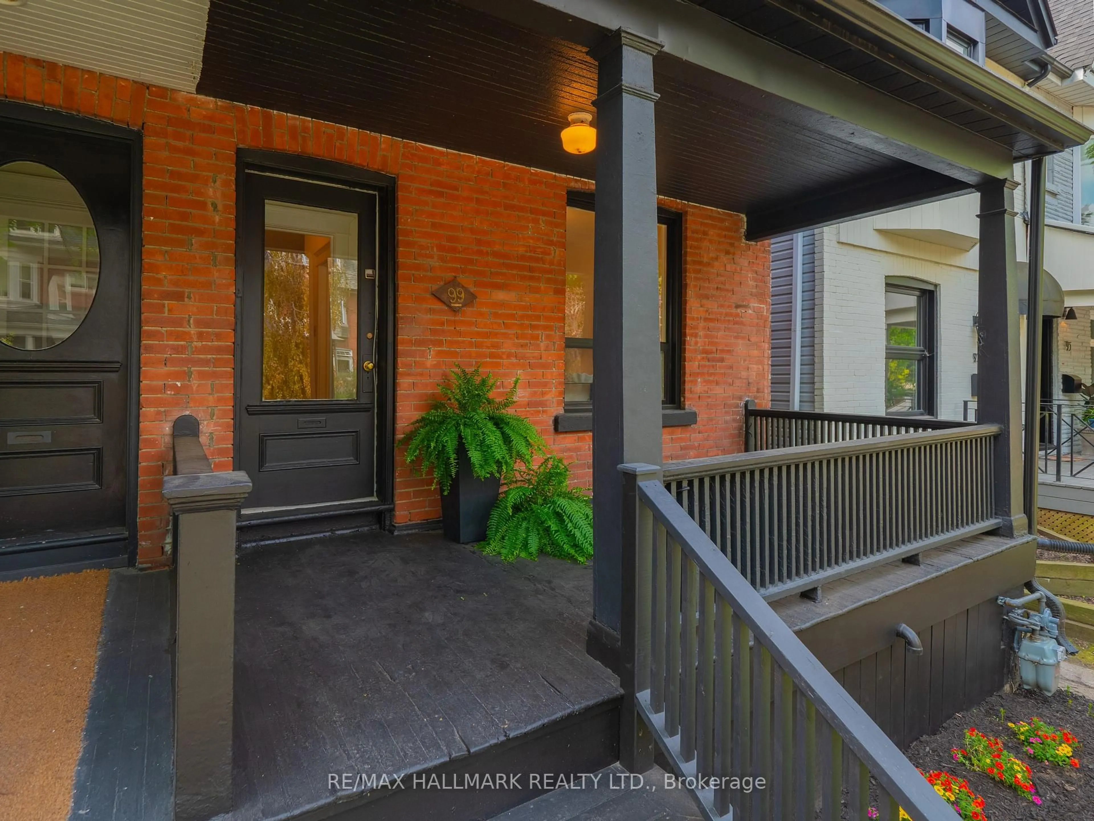 Indoor entryway for 99 Riverdale Ave, Toronto Ontario M4K 1C2