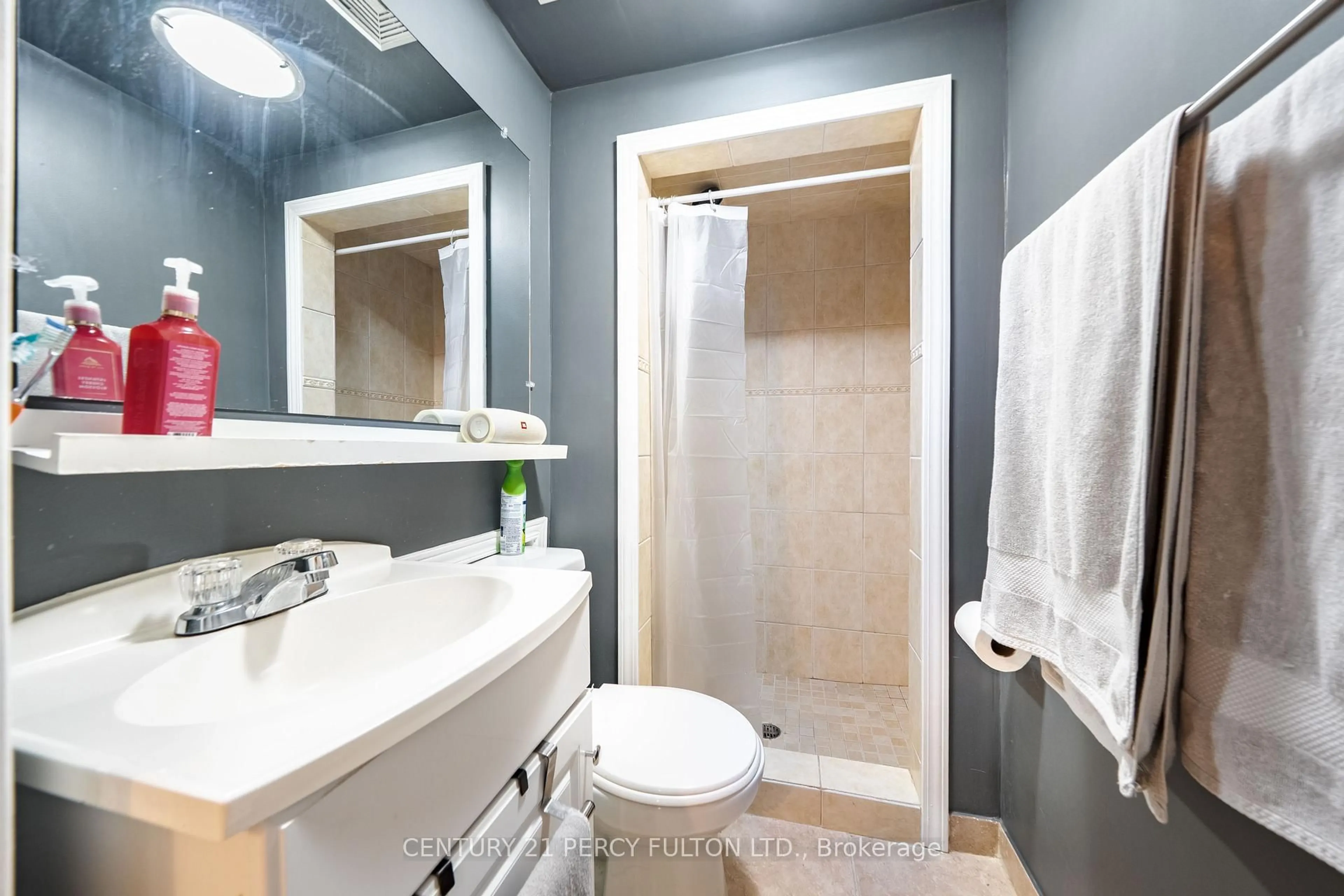 Standard bathroom, ceramic/tile floor for 49 Croach Cres, Toronto Ontario M1S 4H9