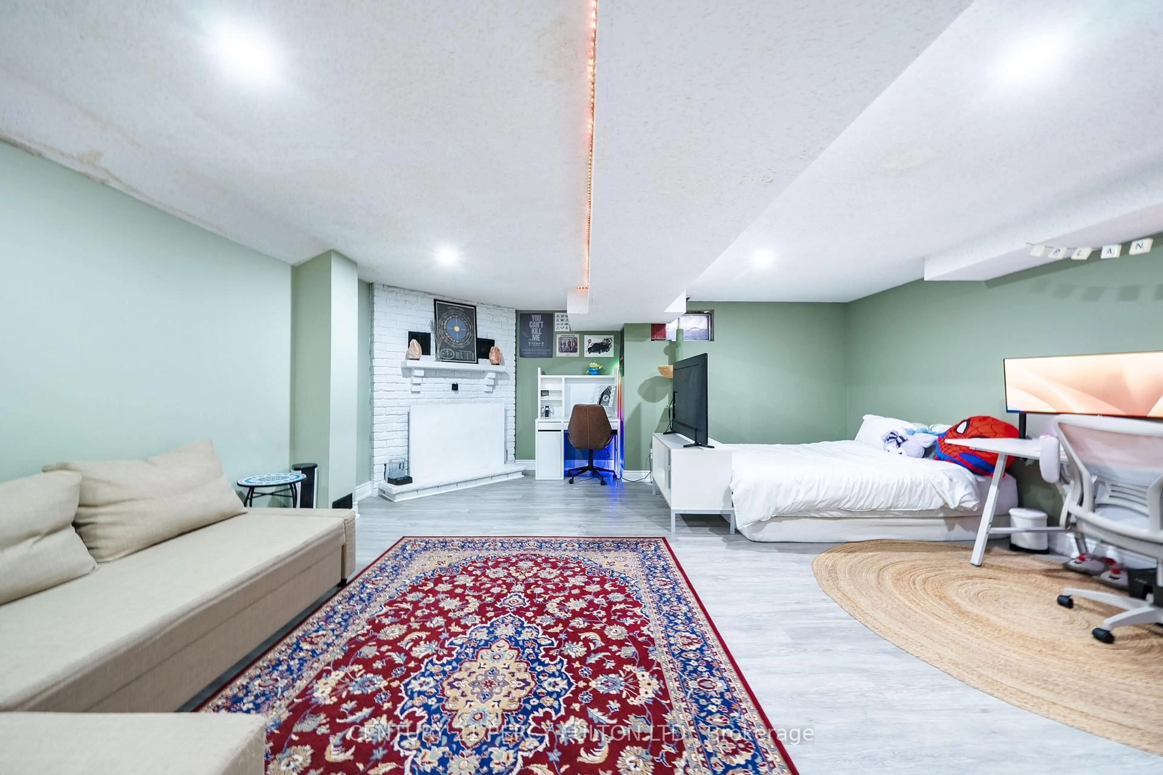 Indoor foyer for 49 Croach Cres, Toronto Ontario M1S 4H9