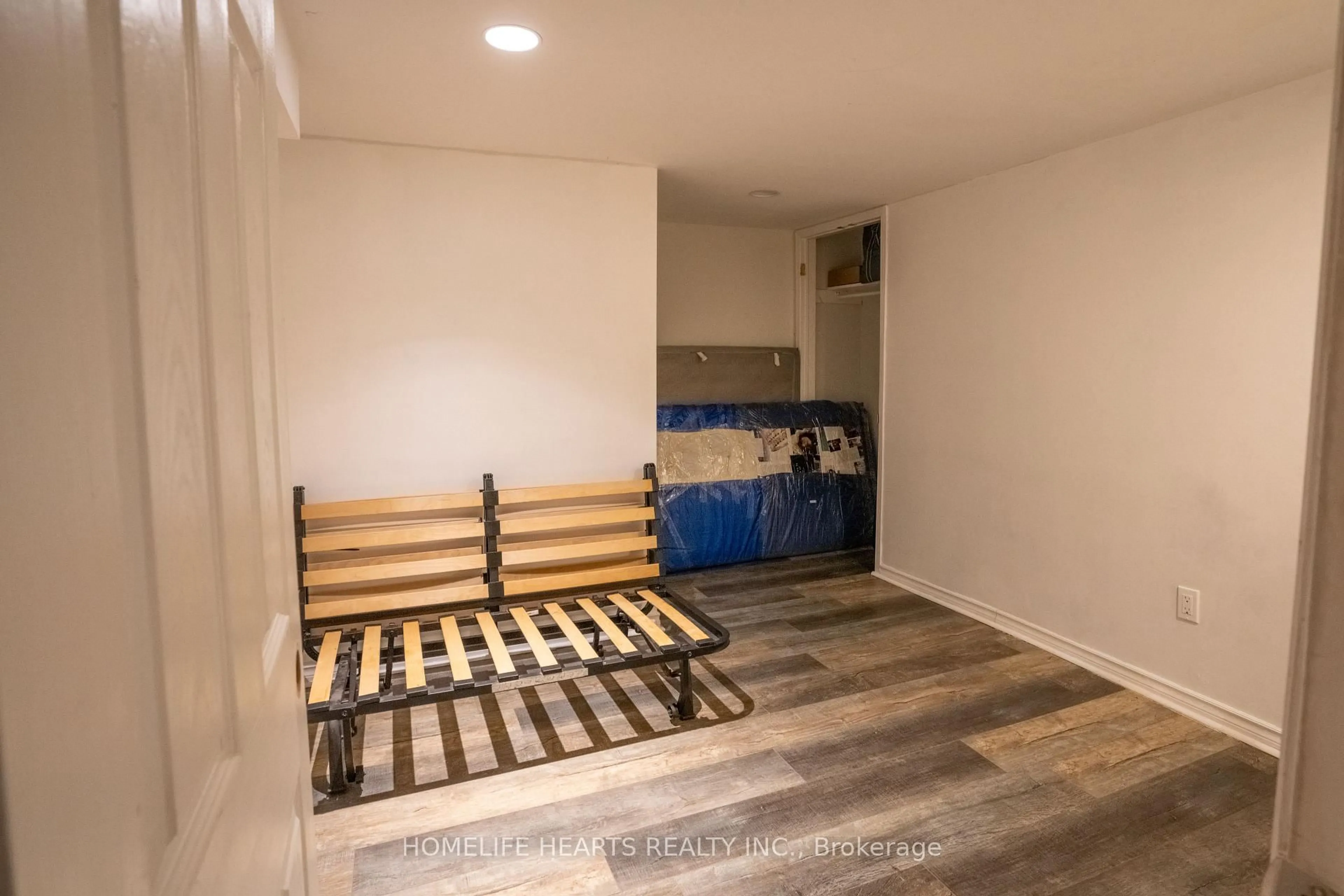 Indoor entryway for 14 Mackinac Cres, Toronto Ontario M1J 1P9