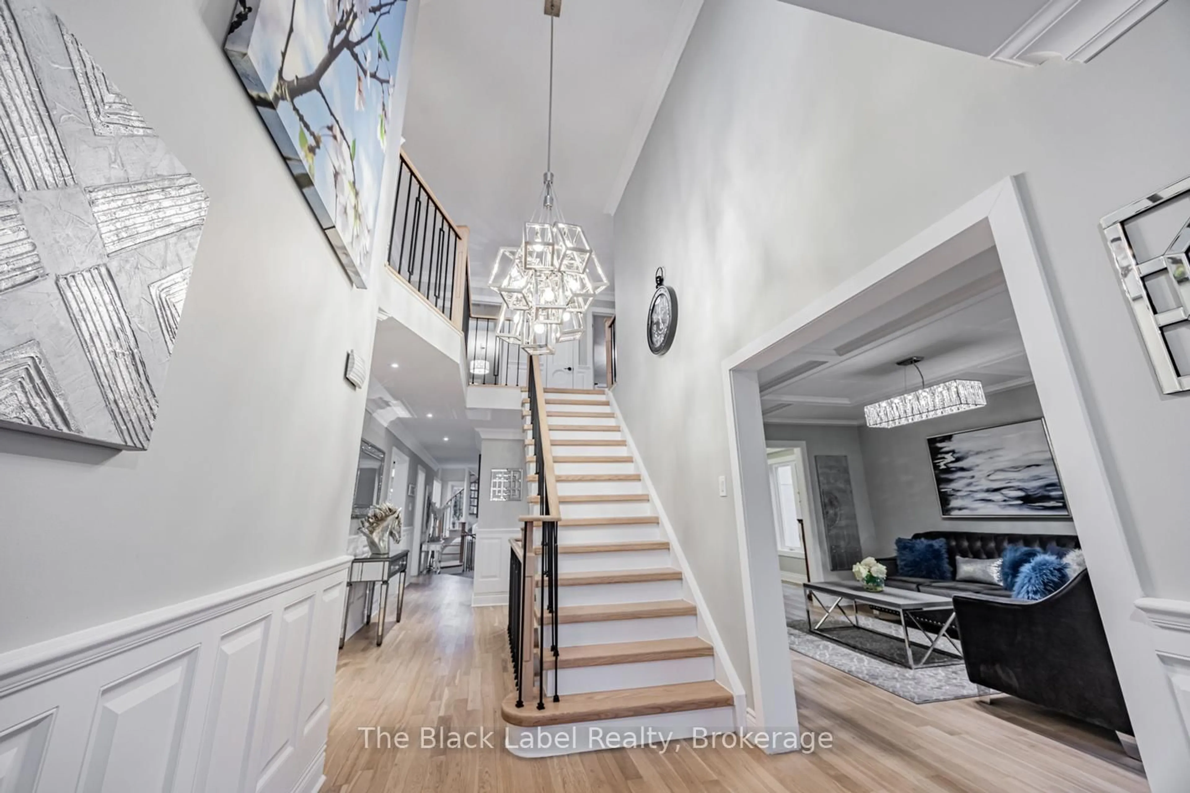 Indoor foyer for 48 Lipton Cres, Whitby Ontario L1R 1W7