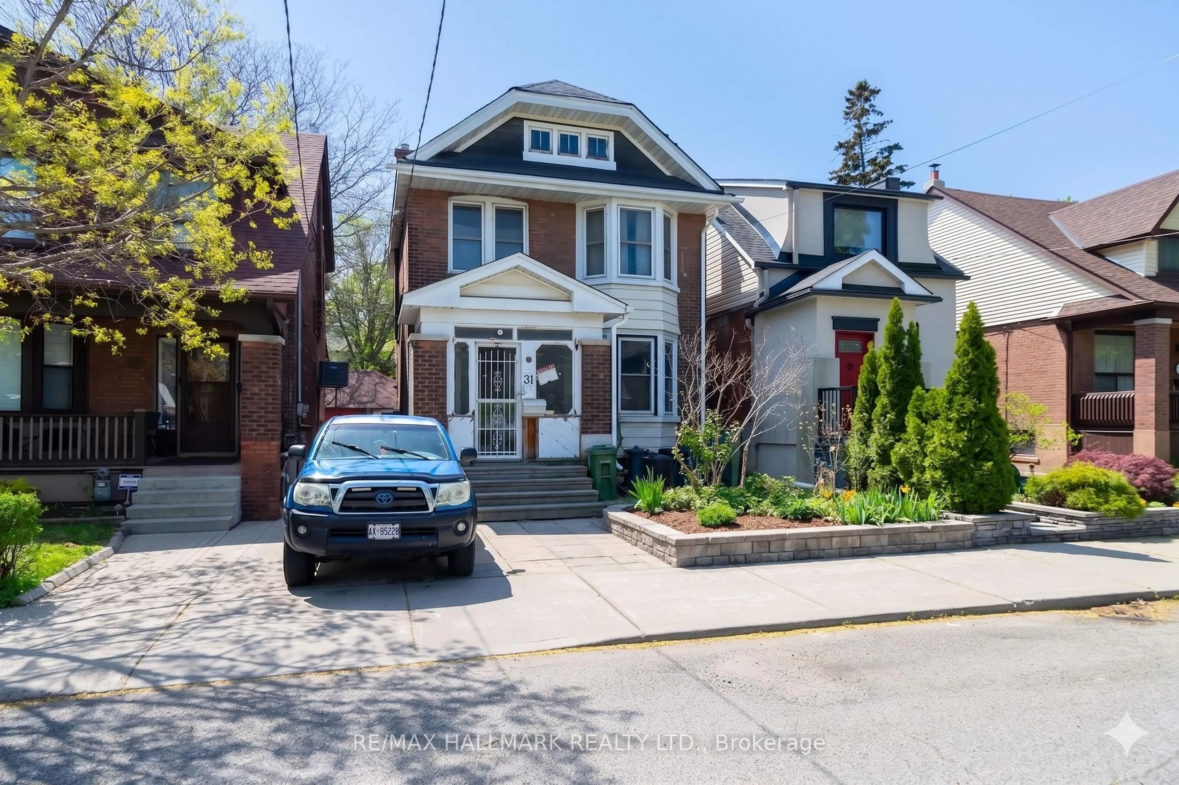Home with brick exterior material, street for 31 Gates Ave, Toronto Ontario M4C 1T1