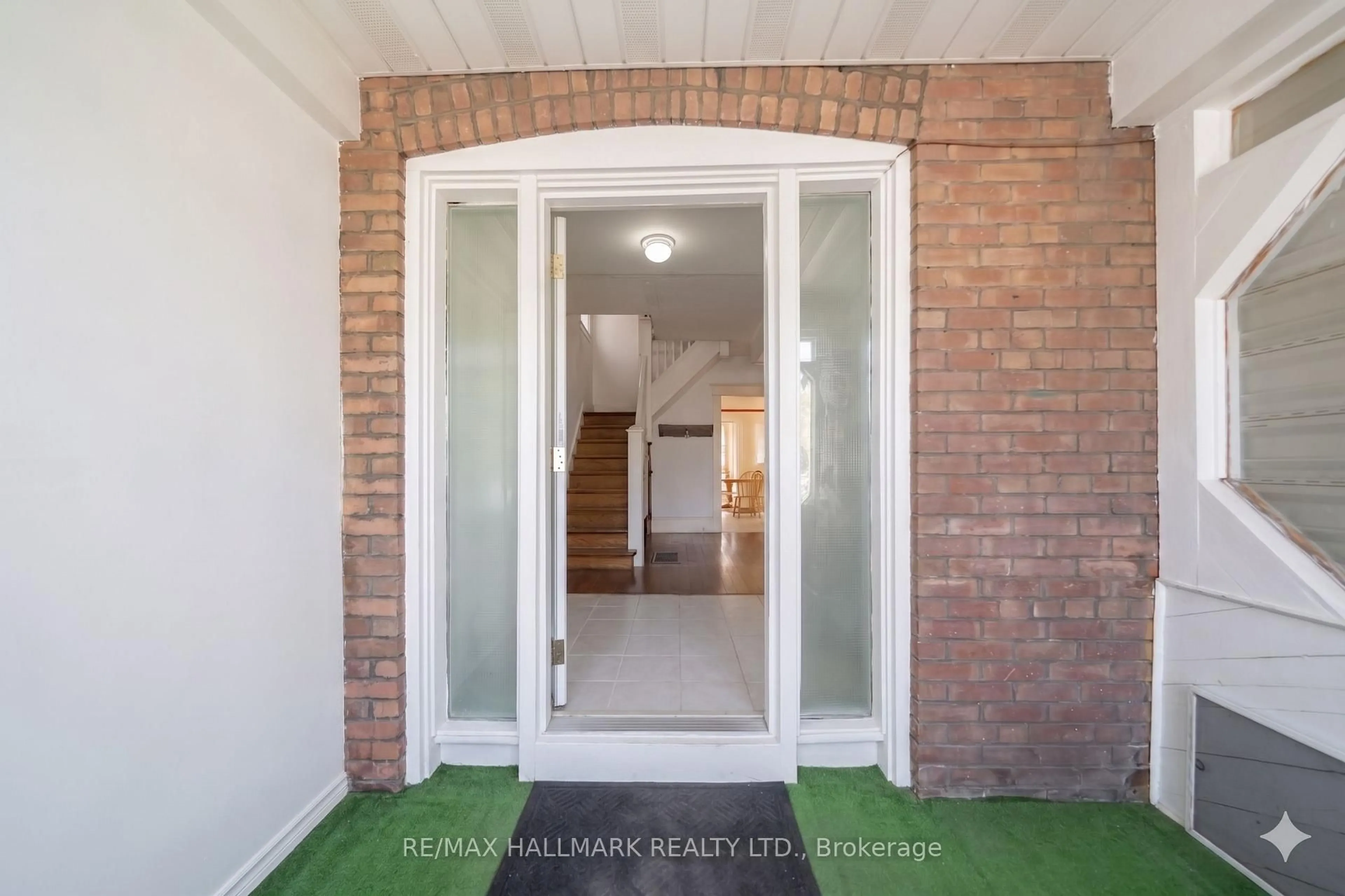 Indoor entryway for 31 Gates Ave, Toronto Ontario M4C 1T1