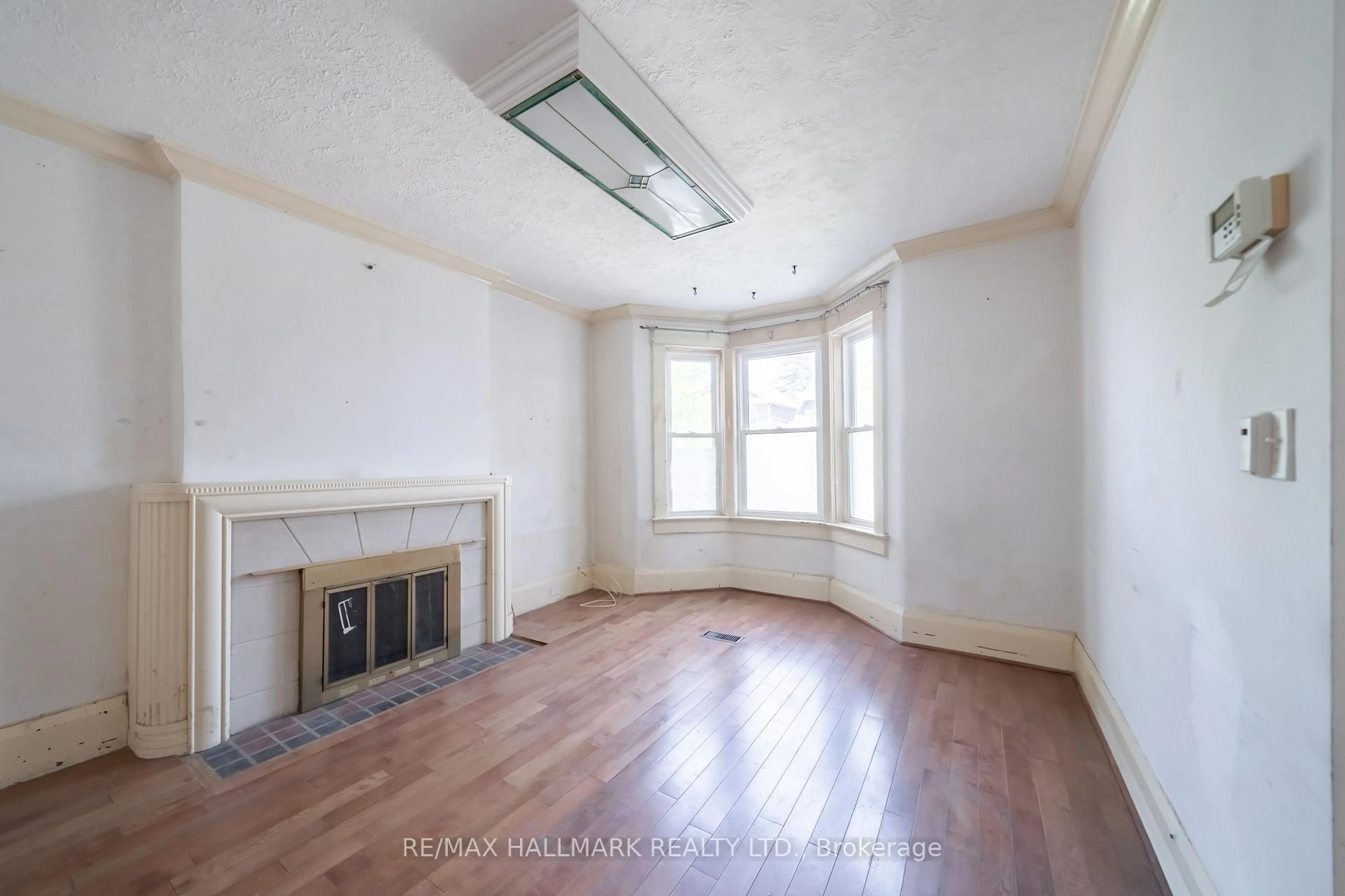A pic of a room for 31 Gates Ave, Toronto Ontario M4C 1T1