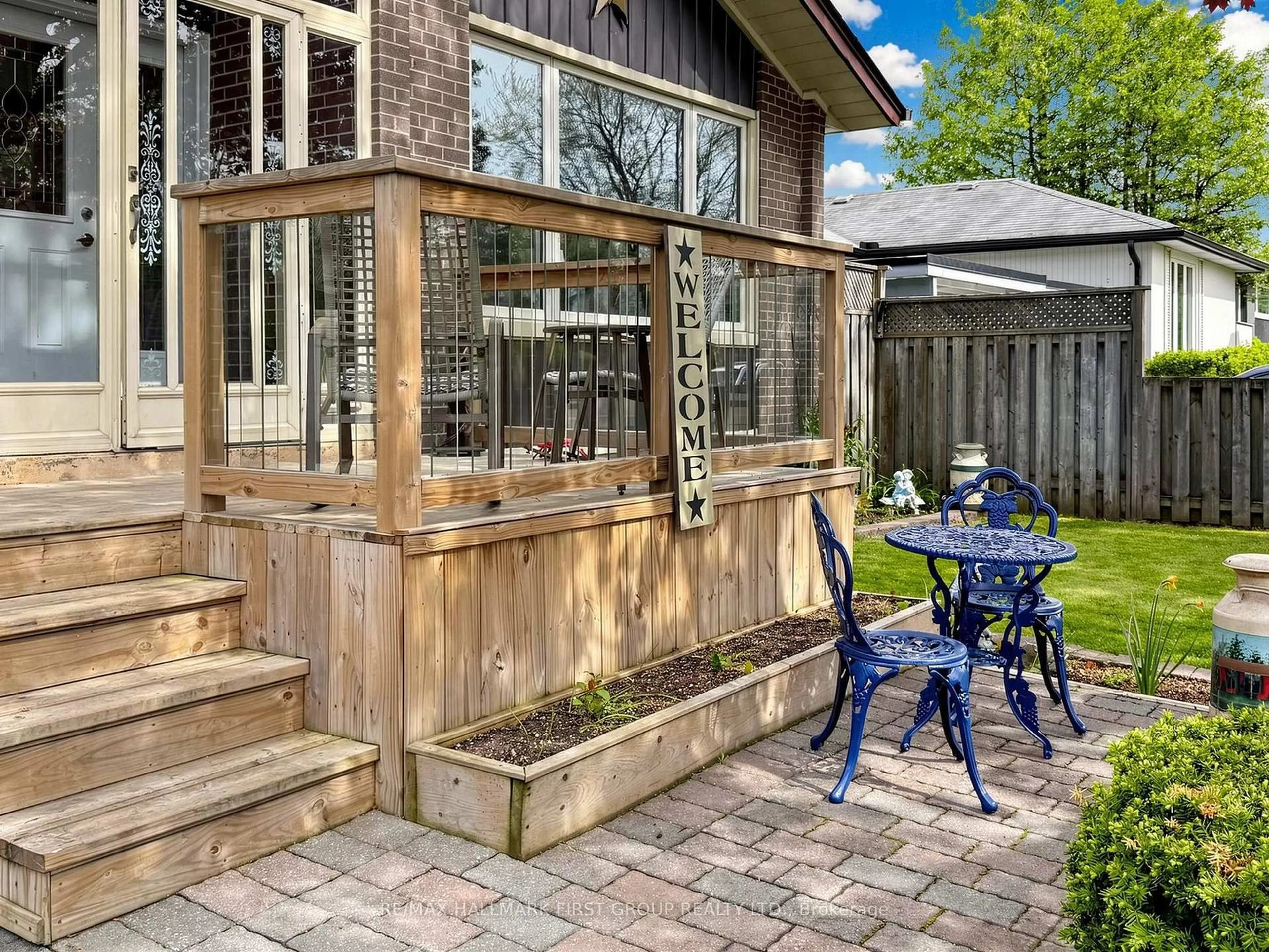 Patio, street for 715 Lublin Ave, Pickering Ontario L1W 1Z1