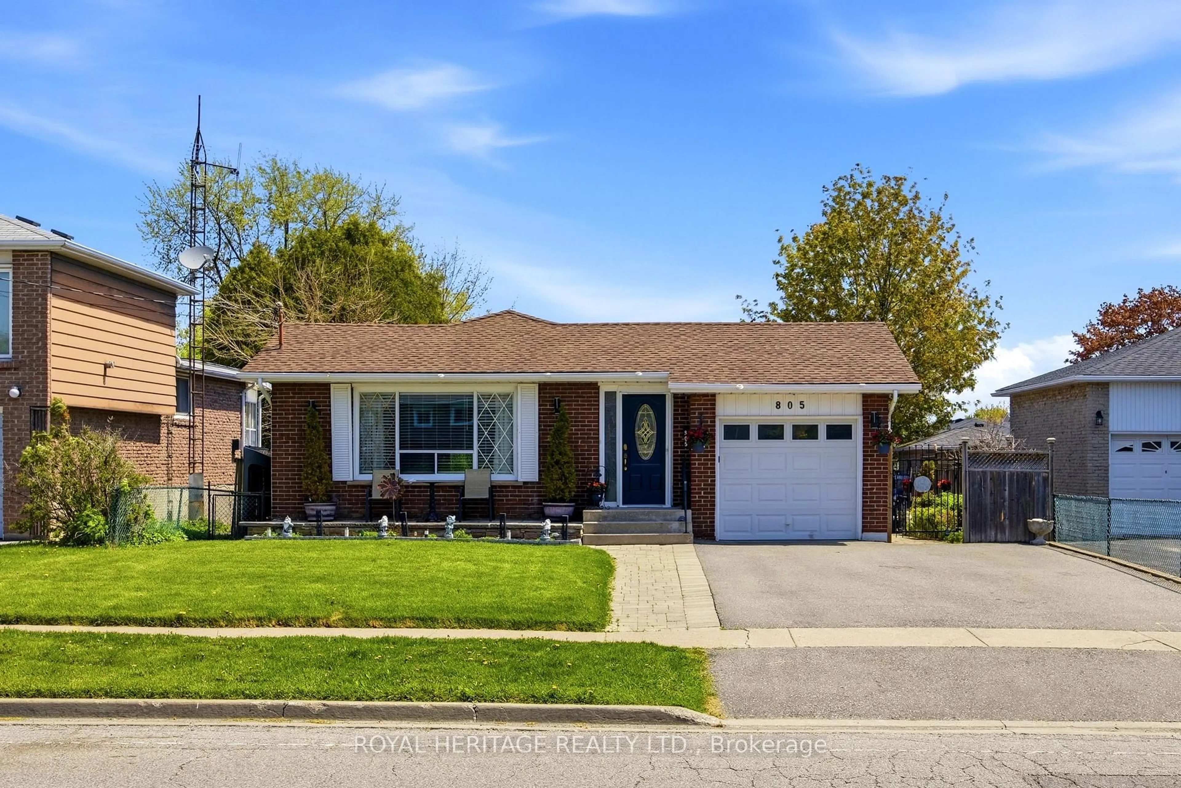 Home with brick exterior material, street for 805 West Shore Blvd, Pickering Ontario L1W 2V5