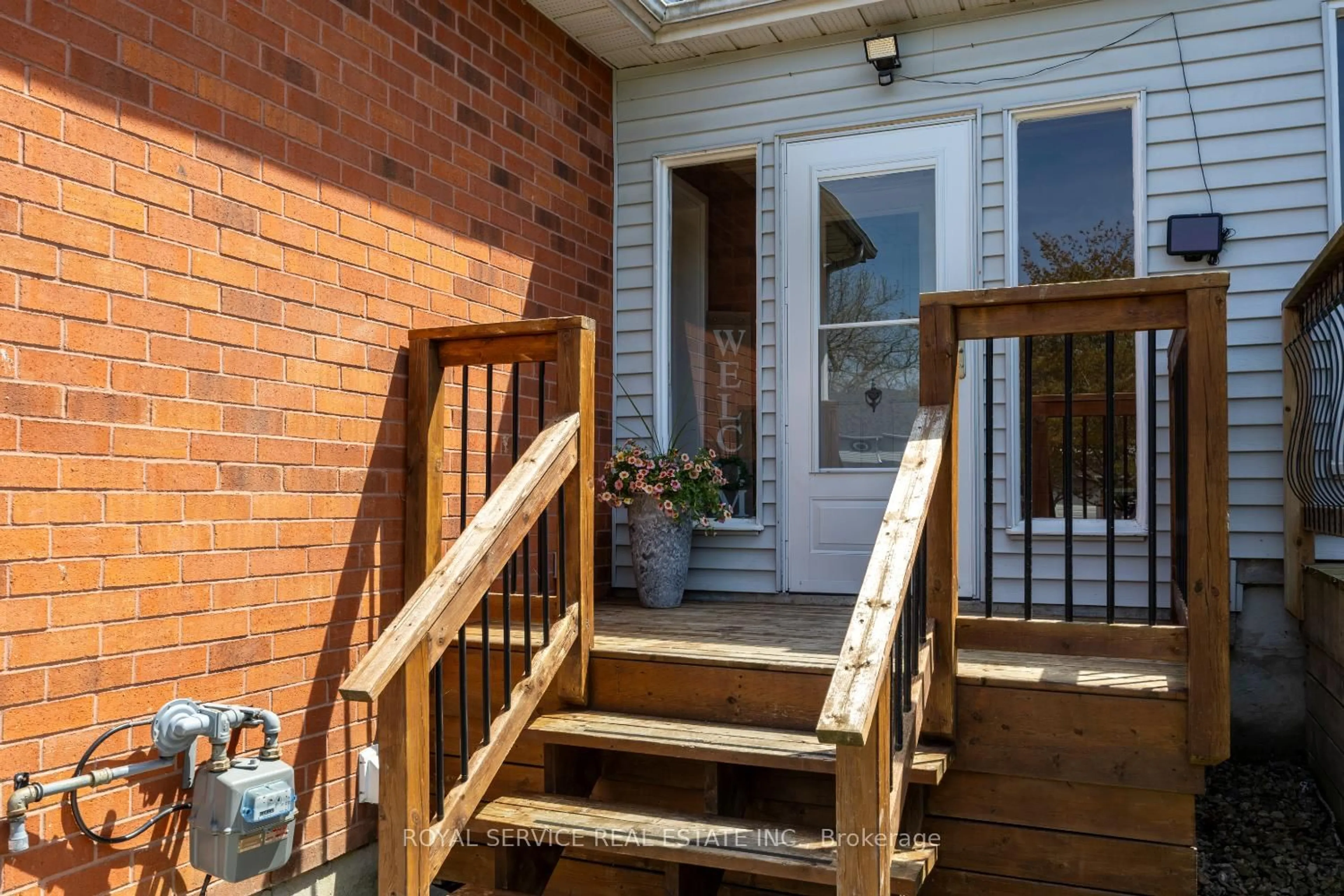 Home with brick exterior material, street for 54 Galbraith Crt, Clarington Ontario L1C 4P6