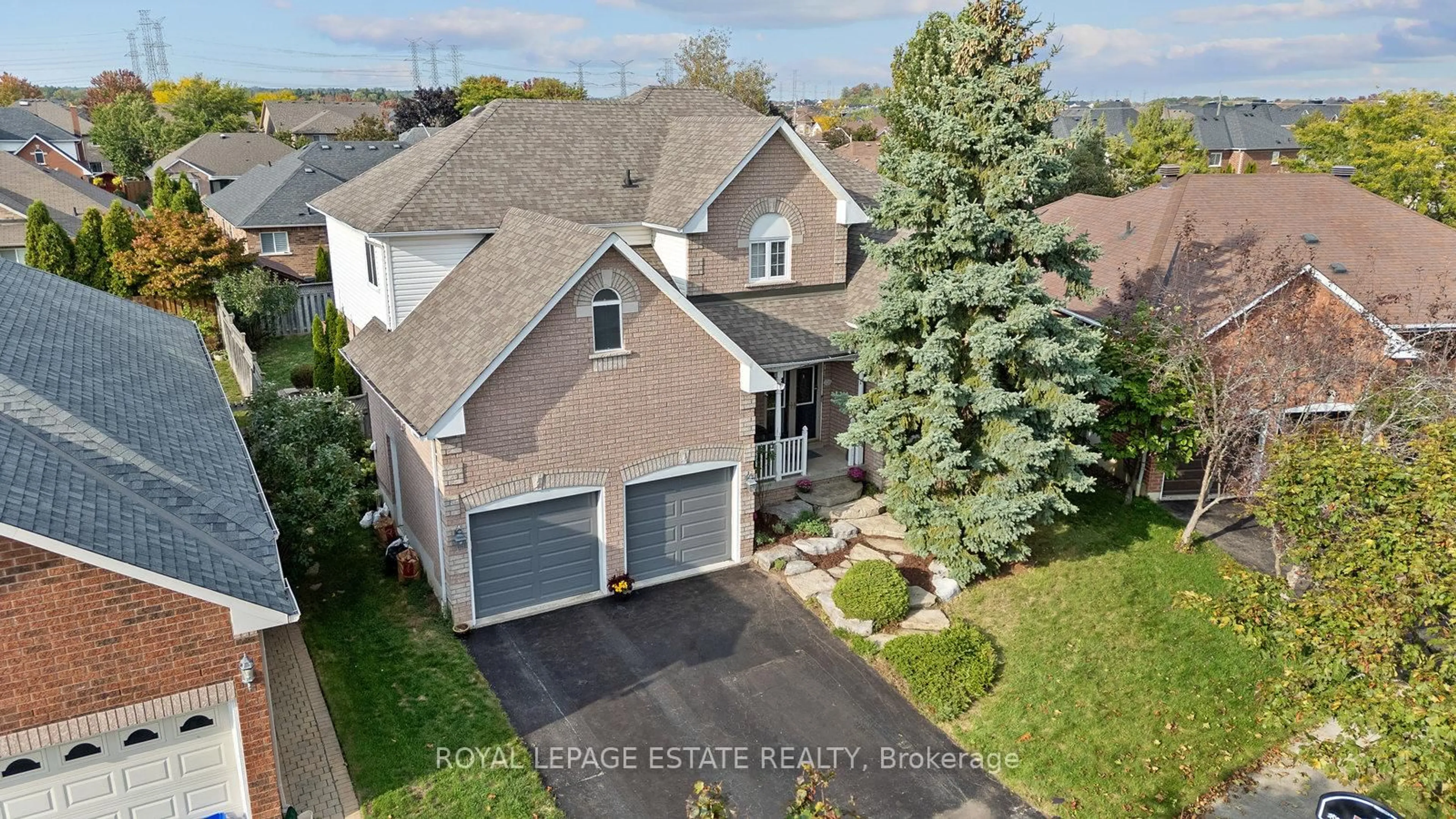 A pic from outside/outdoor area/front of a property/back of a property/a pic from drone, street for 15 Mcgregor Dr, Ajax Ontario L1T 3W8