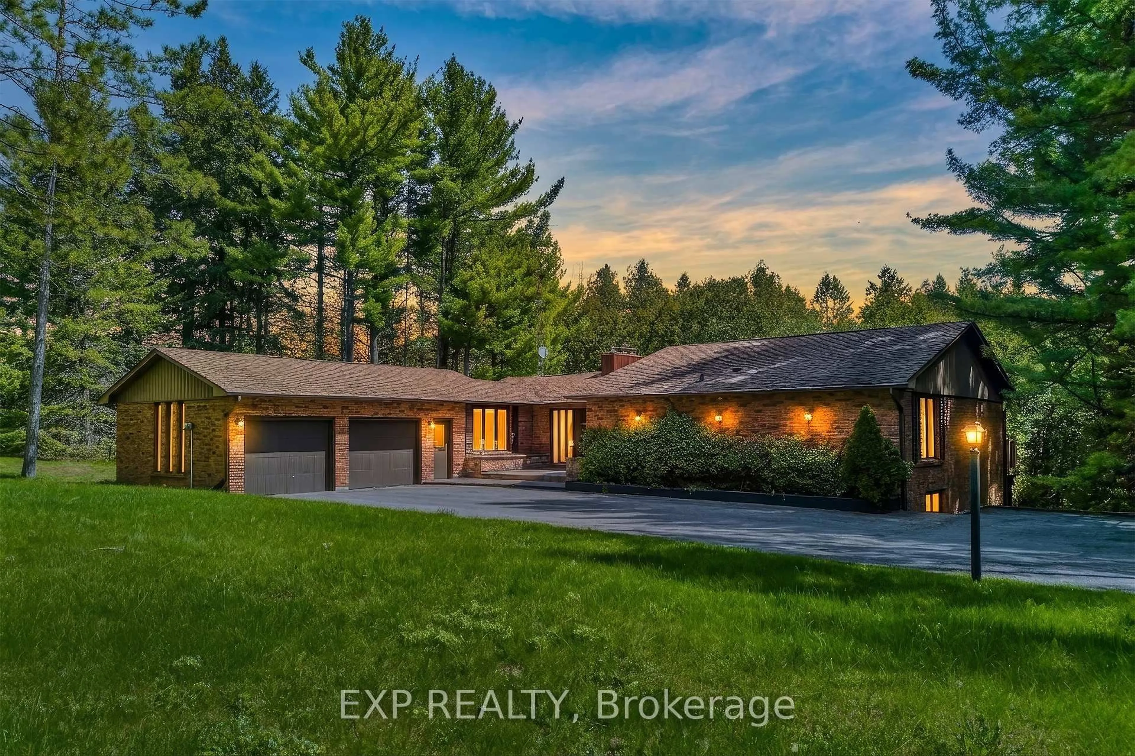 A pic from outside/outdoor area/front of a property/back of a property/a pic from drone, unknown for 7985 Cedarbrook Tr, Whitby Ontario L1M 1L9