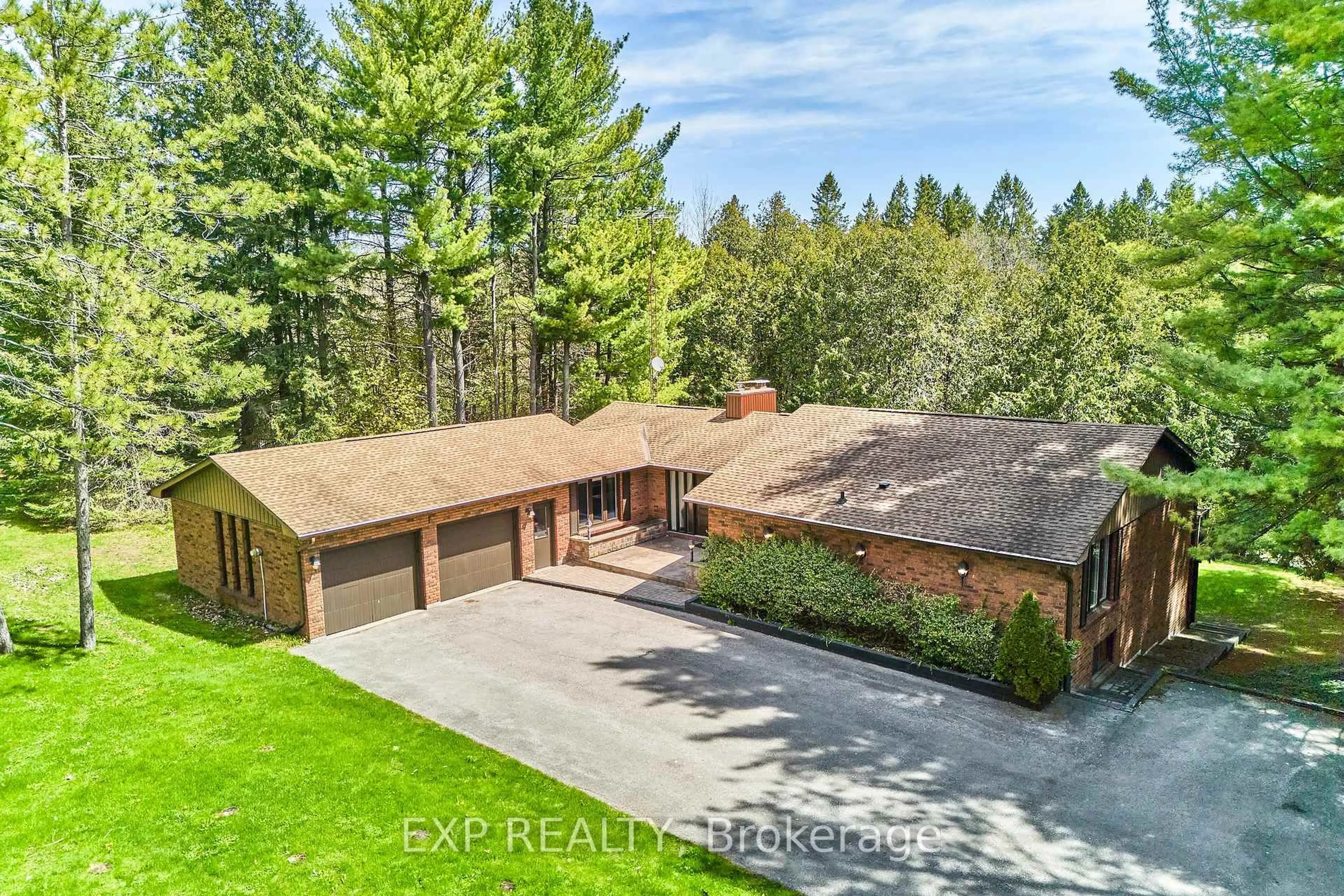 A pic from outside/outdoor area/front of a property/back of a property/a pic from drone, unknown for 7985 Cedarbrook Tr, Whitby Ontario L1M 1L9