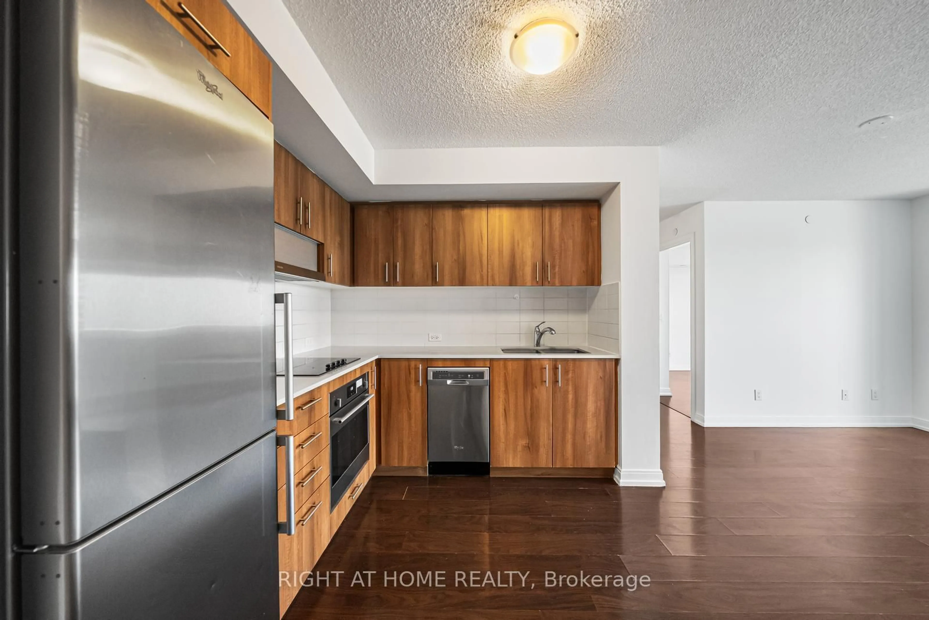 Standard kitchen, wood/laminate floor for 255 Village Green Sq #1505, Toronto Ontario M1S 0L7