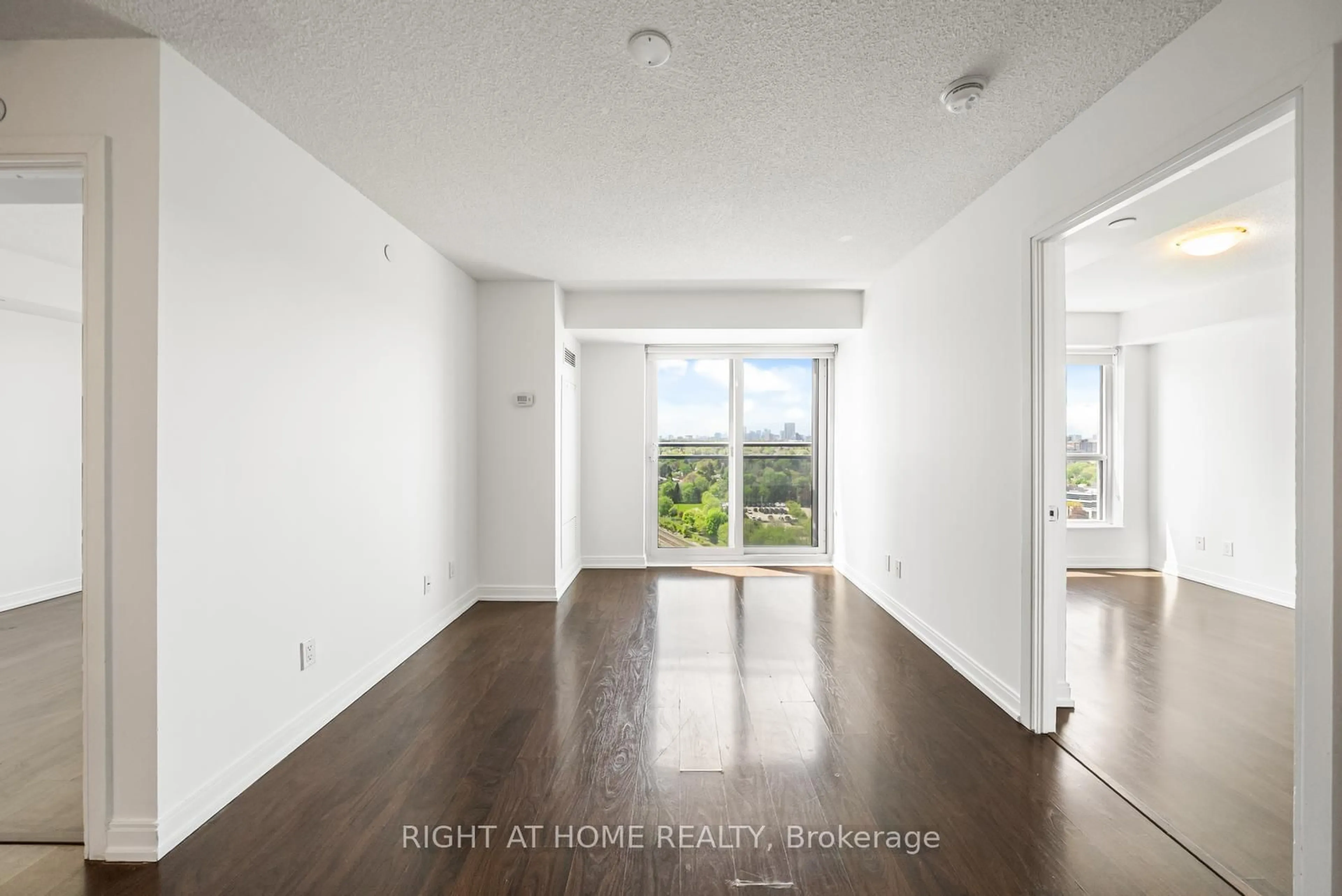 A pic of a room for 255 Village Green Sq #1505, Toronto Ontario M1S 0L7