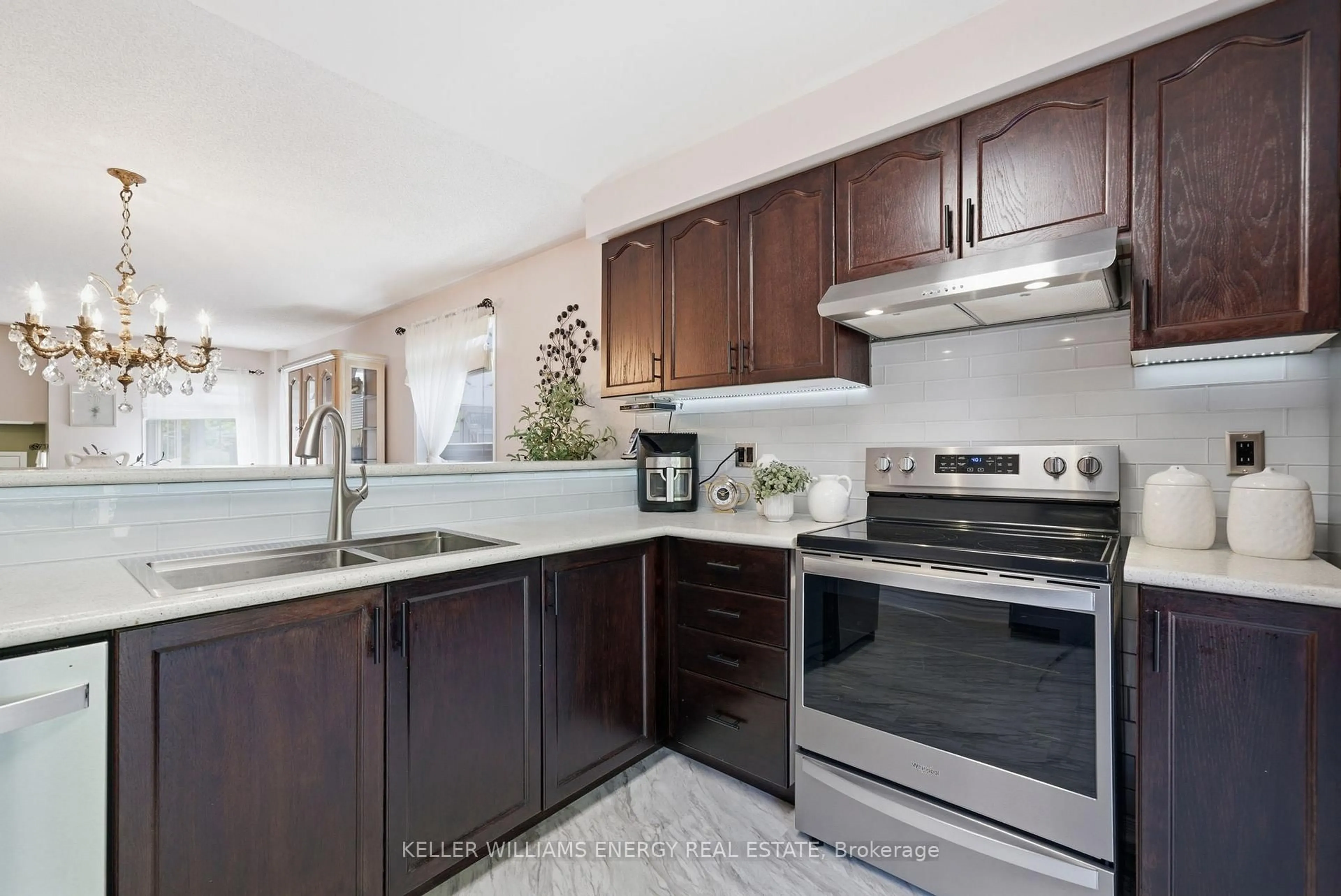 Open concept kitchen, ceramic/tile floor for 1075 RIDGEMOUNT Blvd, Oshawa Ontario L1K 2K8