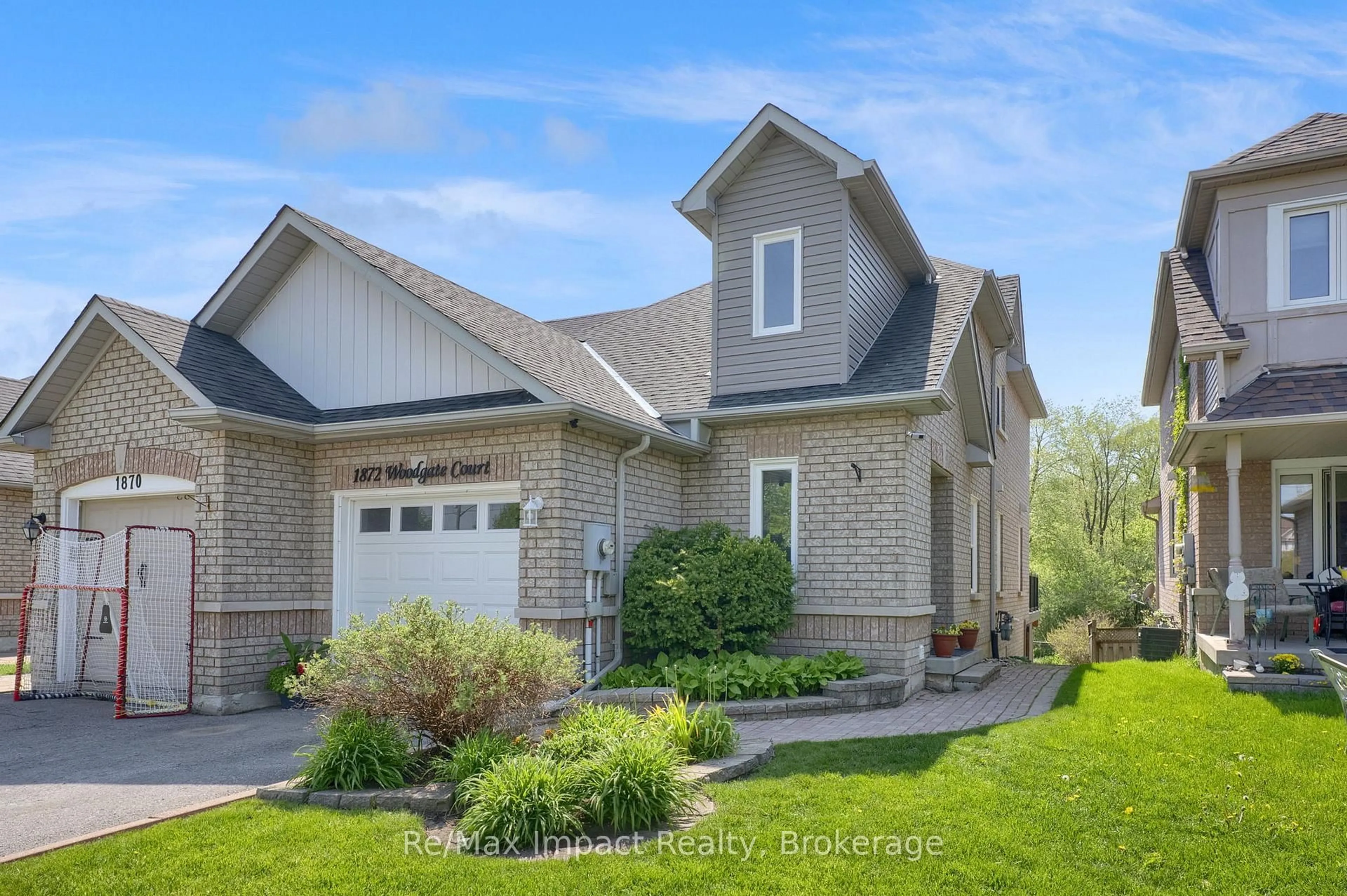 Home with brick exterior material, street for 1872 Woodgate Crt, Oshawa Ontario L1G 7Z2