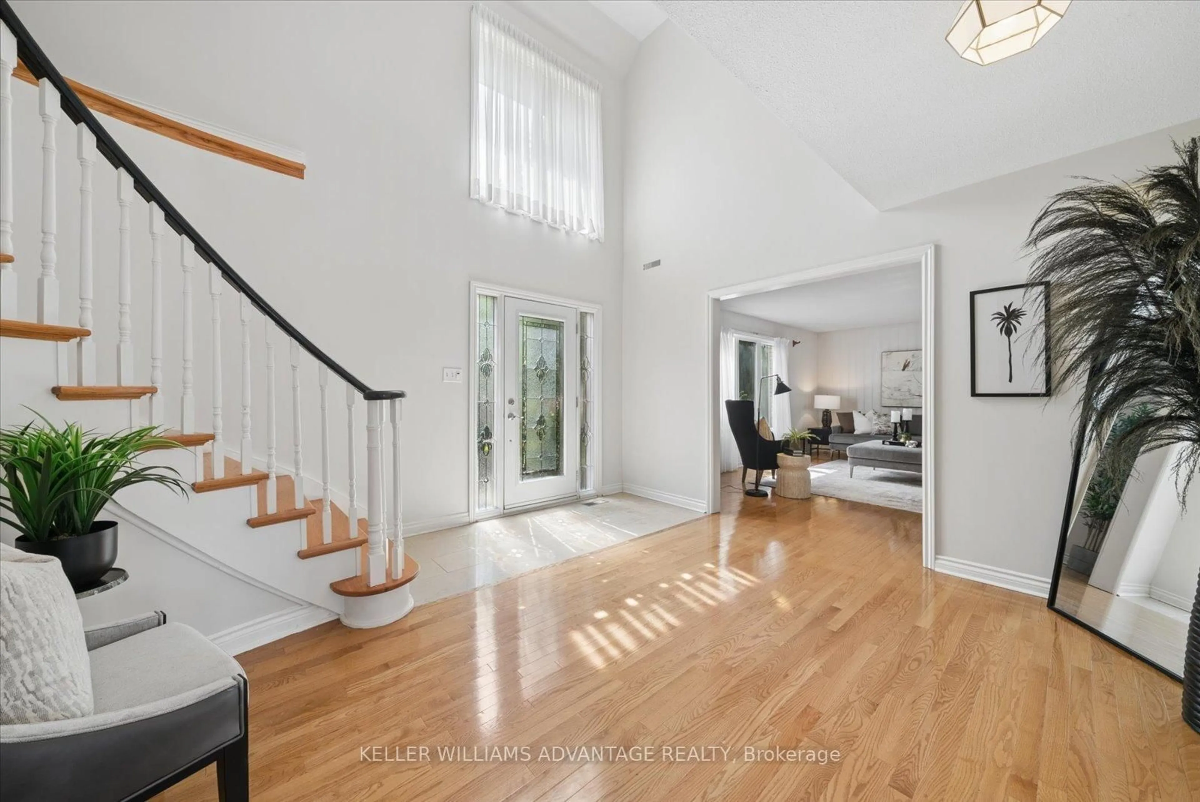 Indoor entryway for 72 Bonacres Ave, Toronto Ontario M1C 3B9