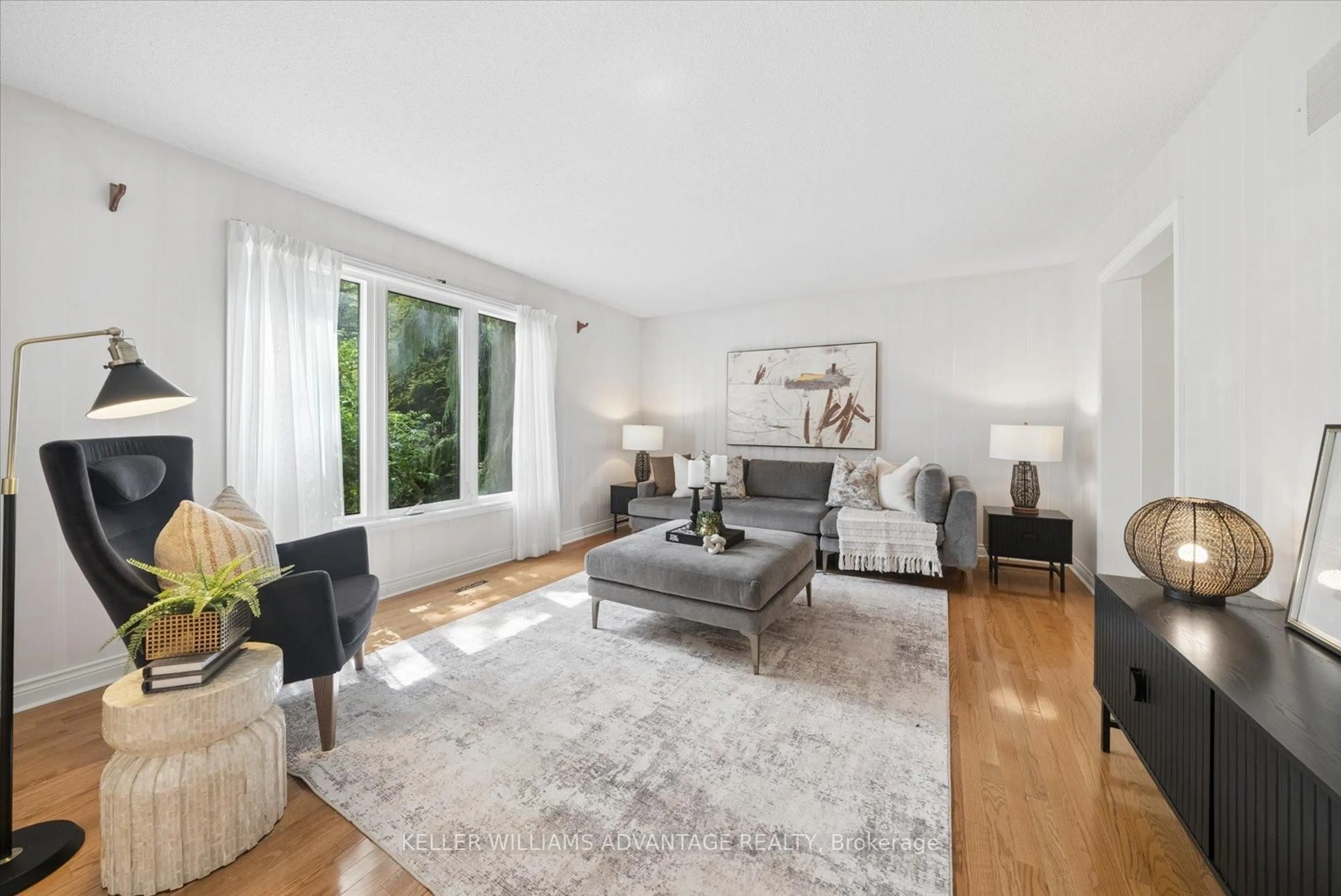 Living room with furniture, unknown for 72 Bonacres Ave, Toronto Ontario M1C 3B9