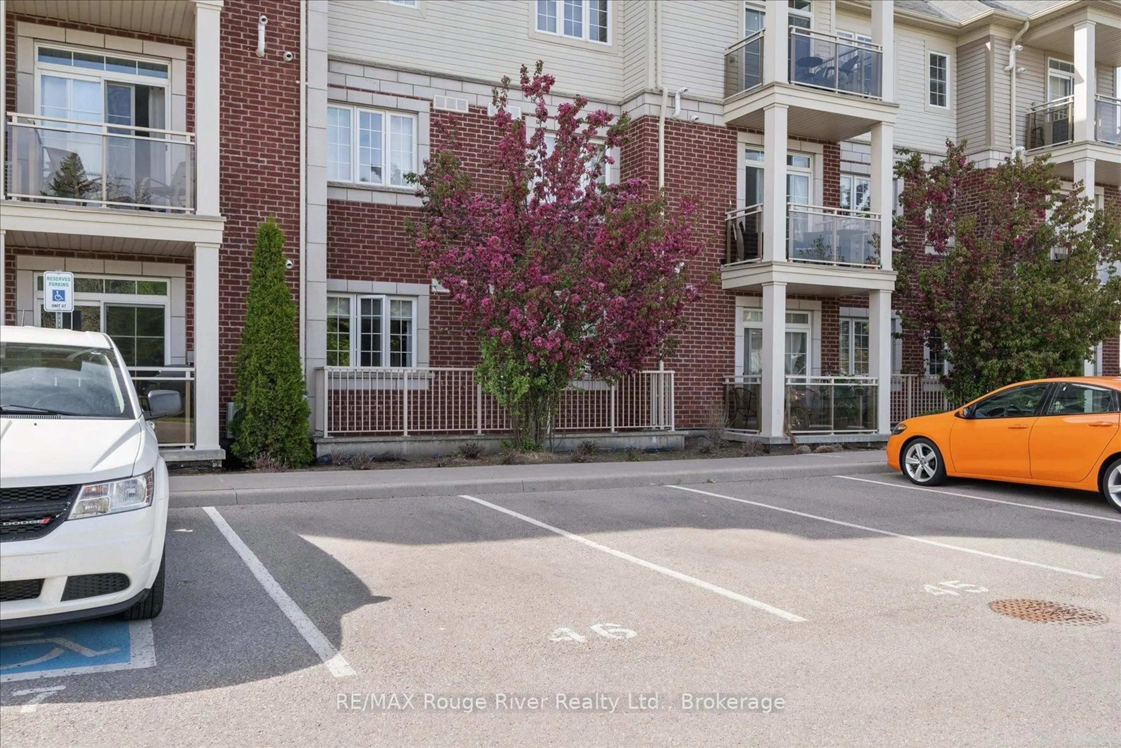 Patio, street for 84 Aspen Springs Dr #124, Clarington Ontario L1C 0V3