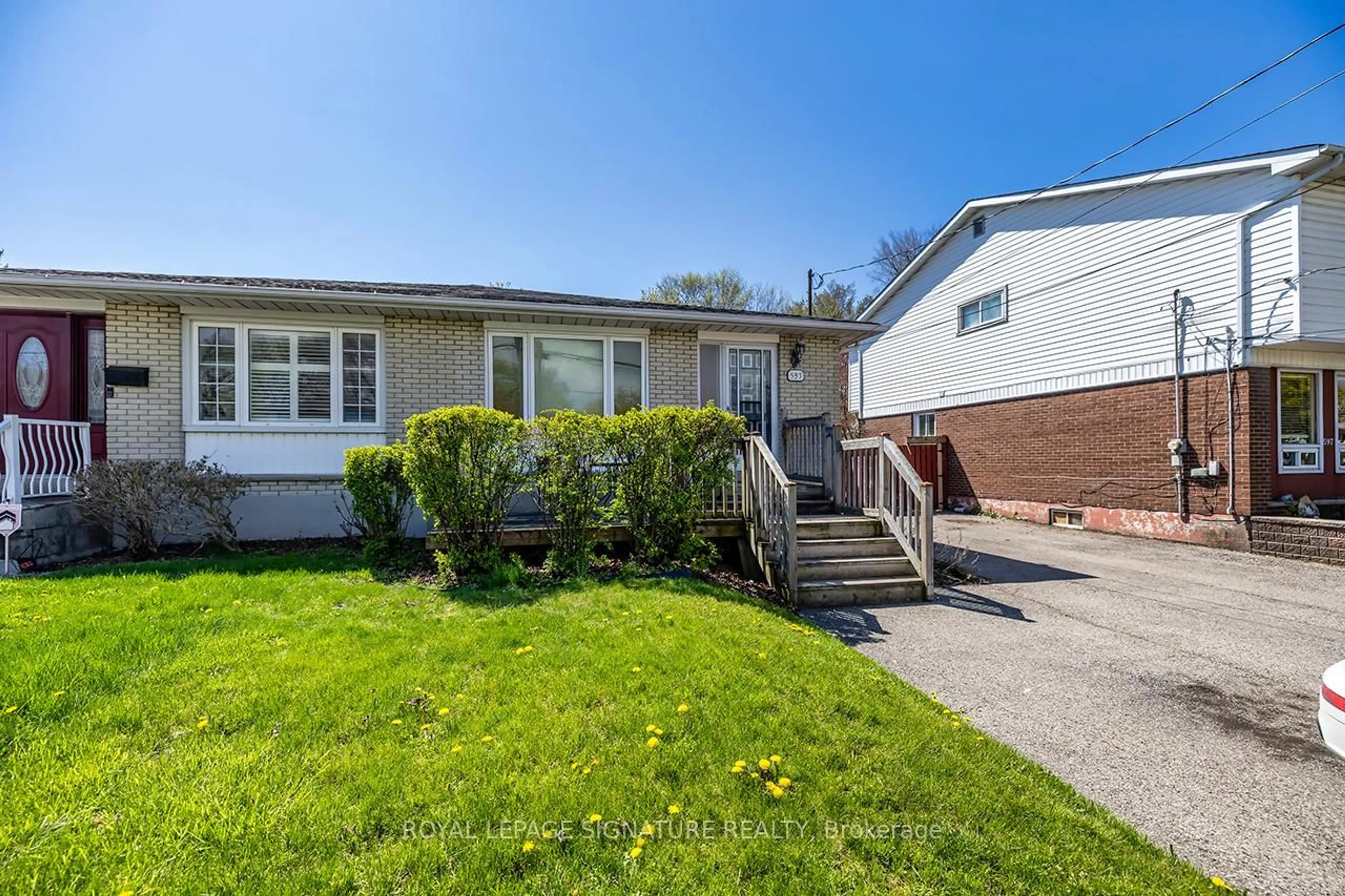 Home with vinyl exterior material, street for 593 Gibb St, Oshawa Ontario L1J 1Z6