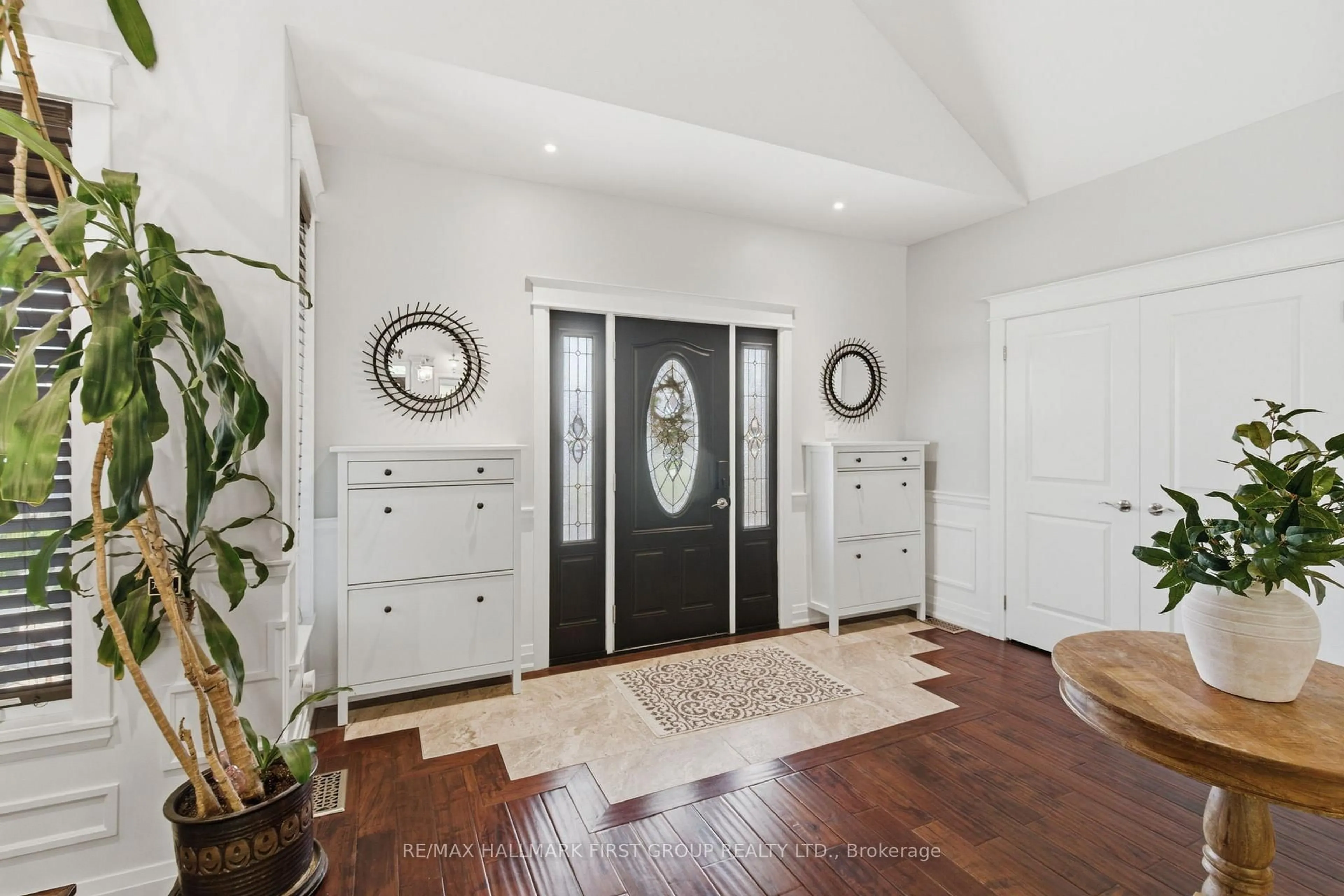 Indoor entryway for 53 Brown St, Clarington Ontario L1C 2R5