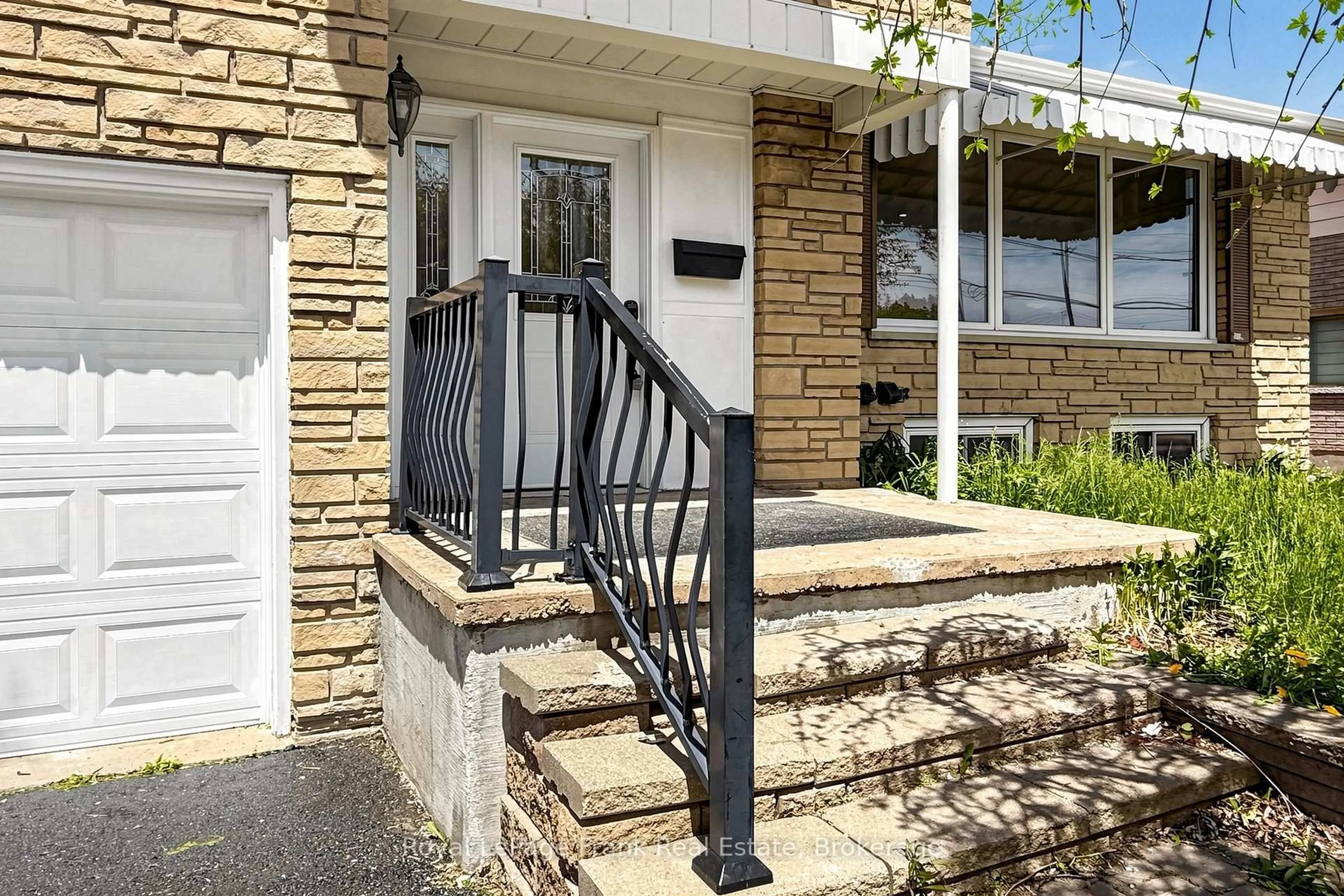 Unknown for 344 Rossland Rd, Oshawa Ontario L1G 2X1