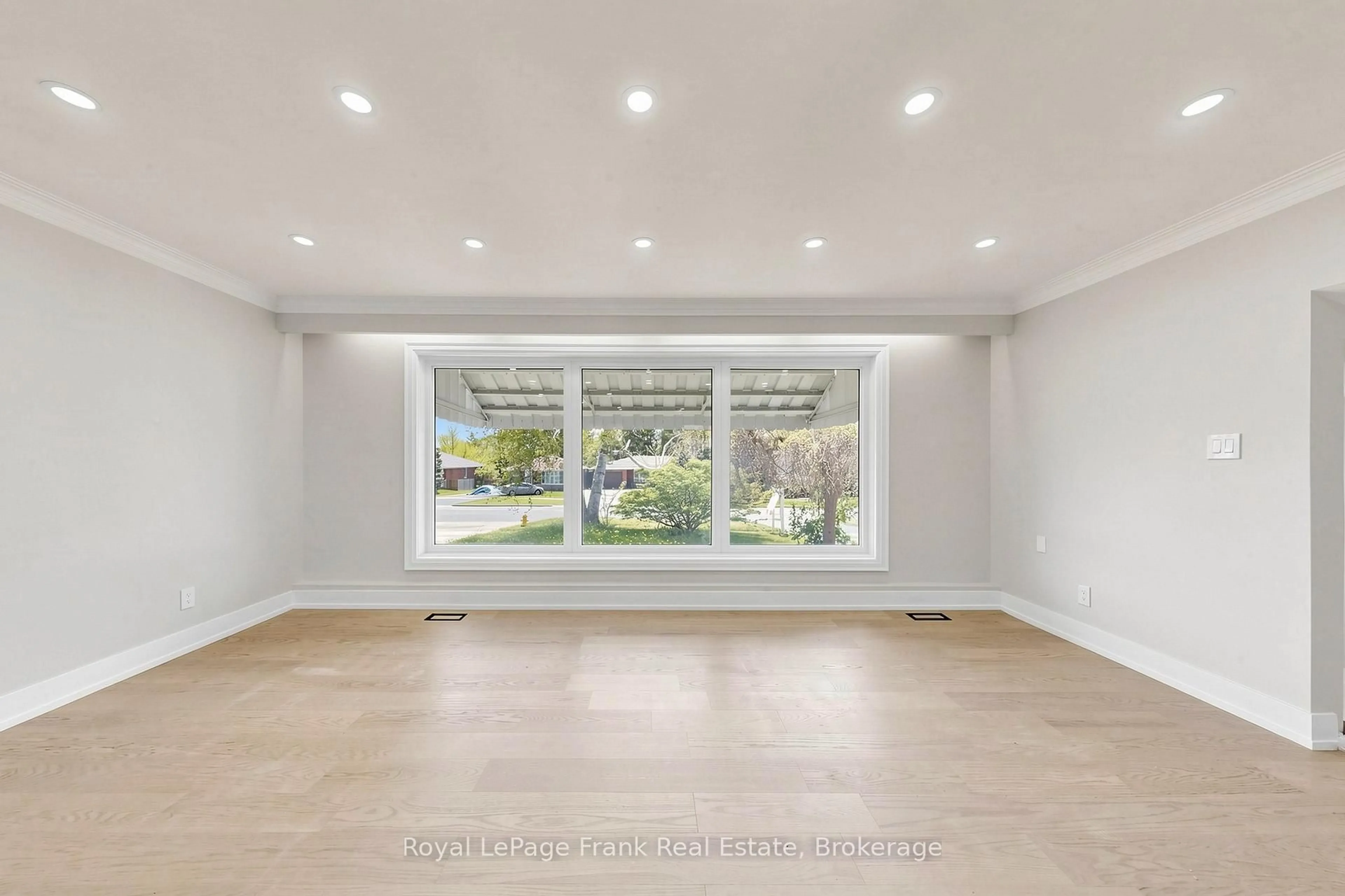 Unknown for 344 Rossland Rd, Oshawa Ontario L1G 2X1