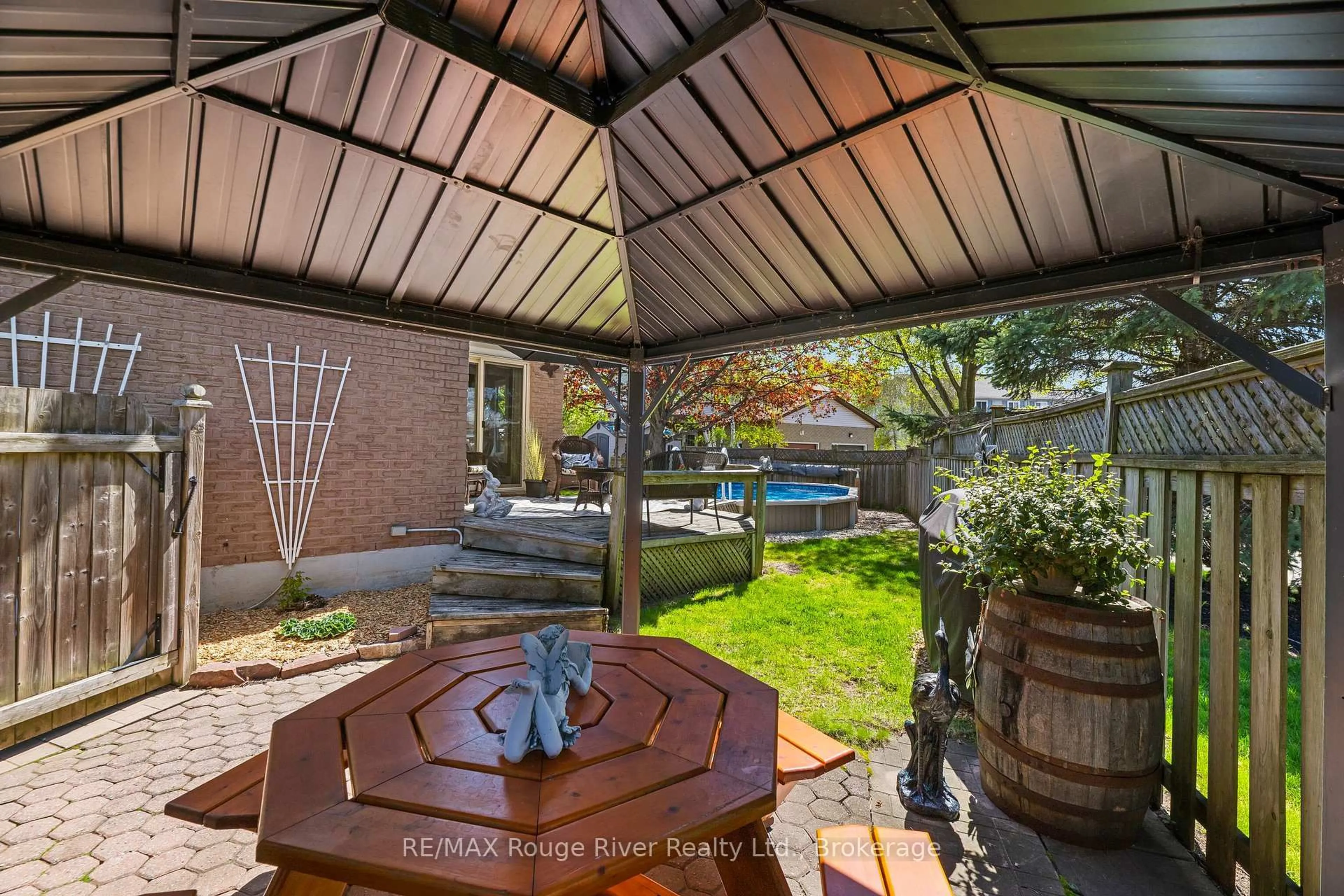 Patio, street for 1003 Renaissance Dr, Oshawa Ontario L1J 8B2