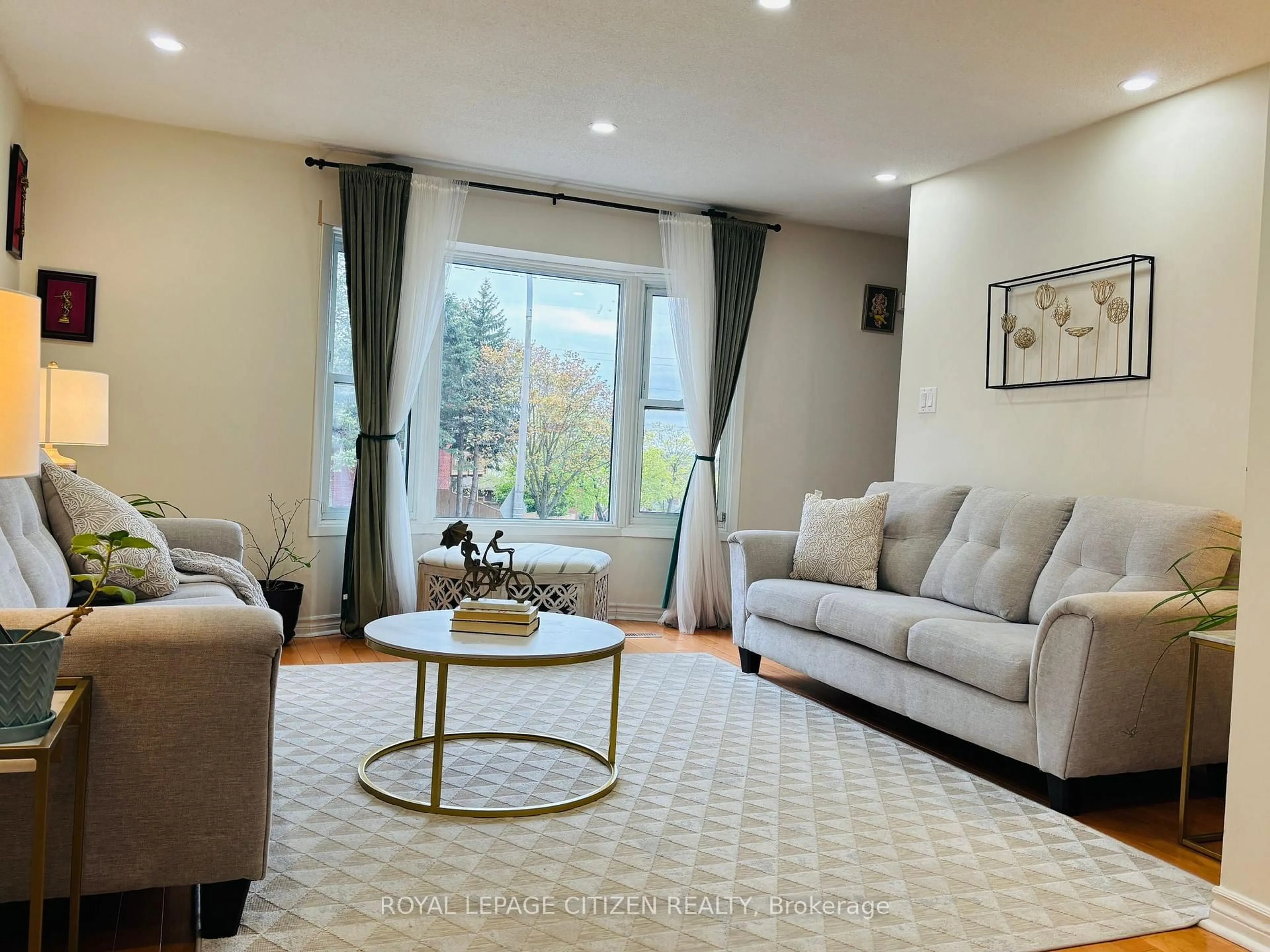 Living room with furniture, unknown for 229 Glen Hill Dr, Whitby Ontario L1N 7J5