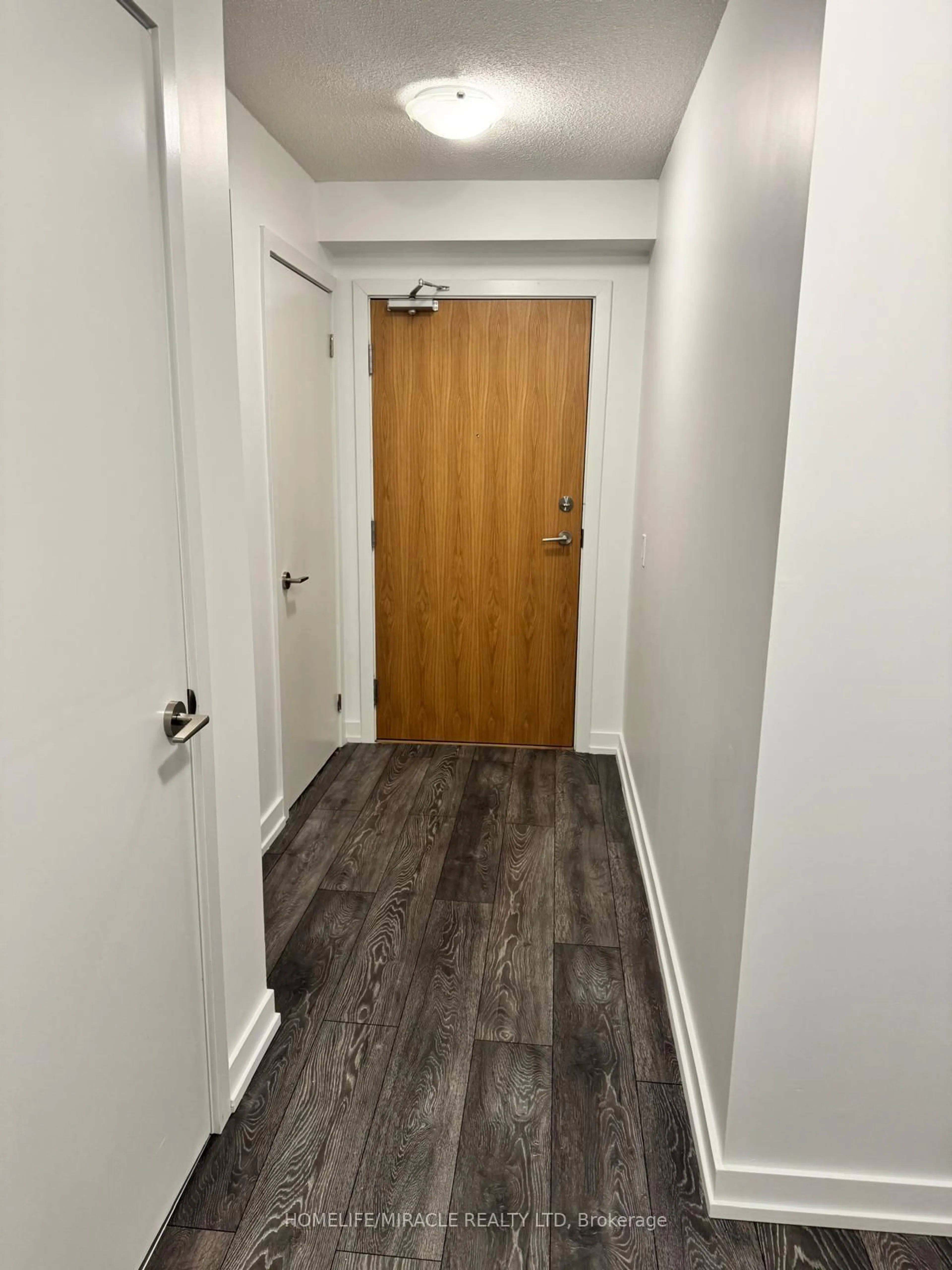 Indoor entryway for 1455 Celebration Dr #1608, Pickering Ontario L1W 1L8