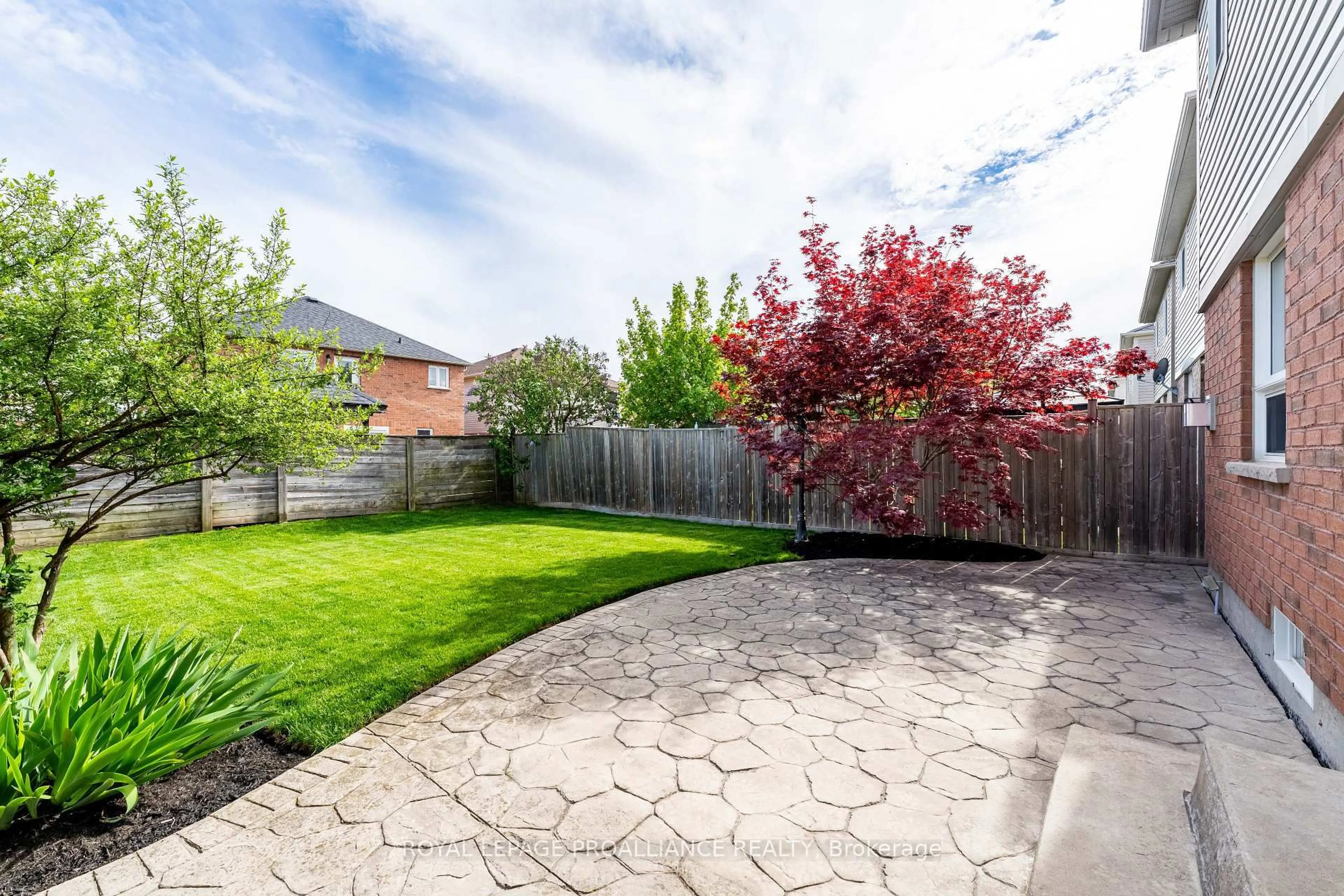 Patio, street for 23 Courvier Cres, Clarington Ontario L1C 0E7