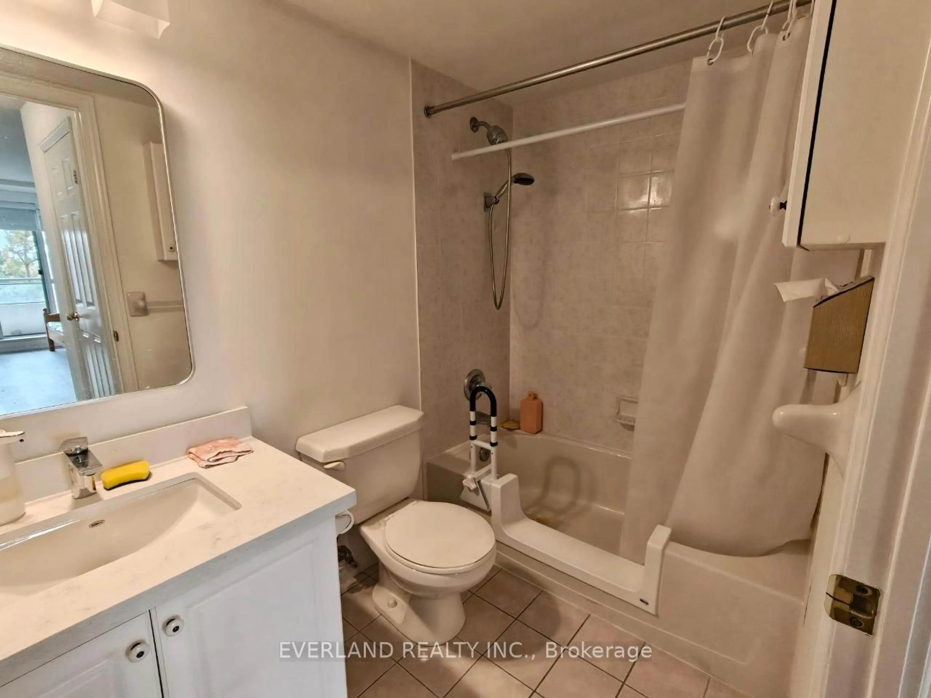 Standard bathroom, unknown for 5001 Finch St #512, Toronto Ontario M1S 5J9