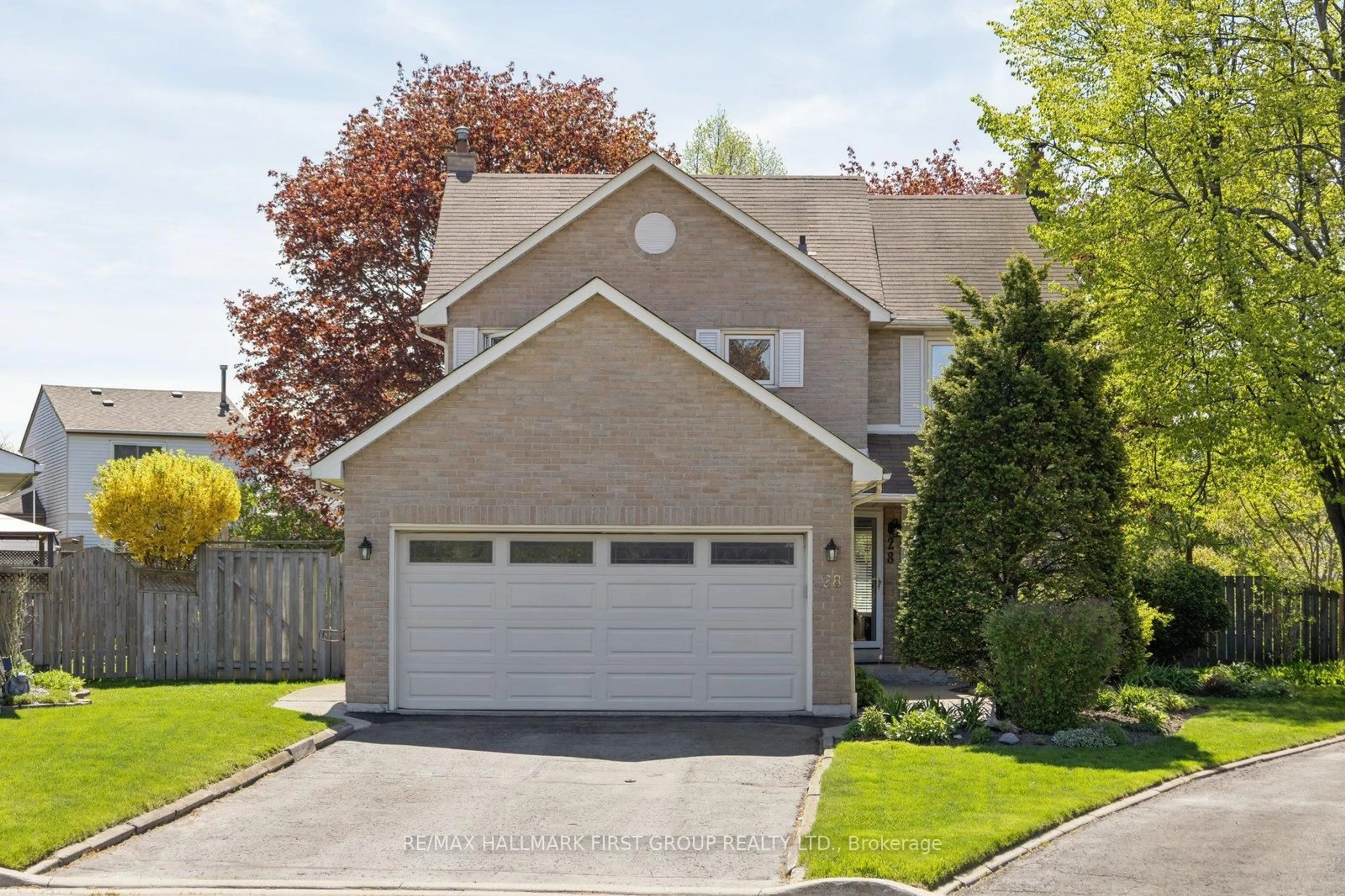 Home with vinyl exterior material, street for 28 Empson Crt, Ajax Ontario L1S 3Y3
