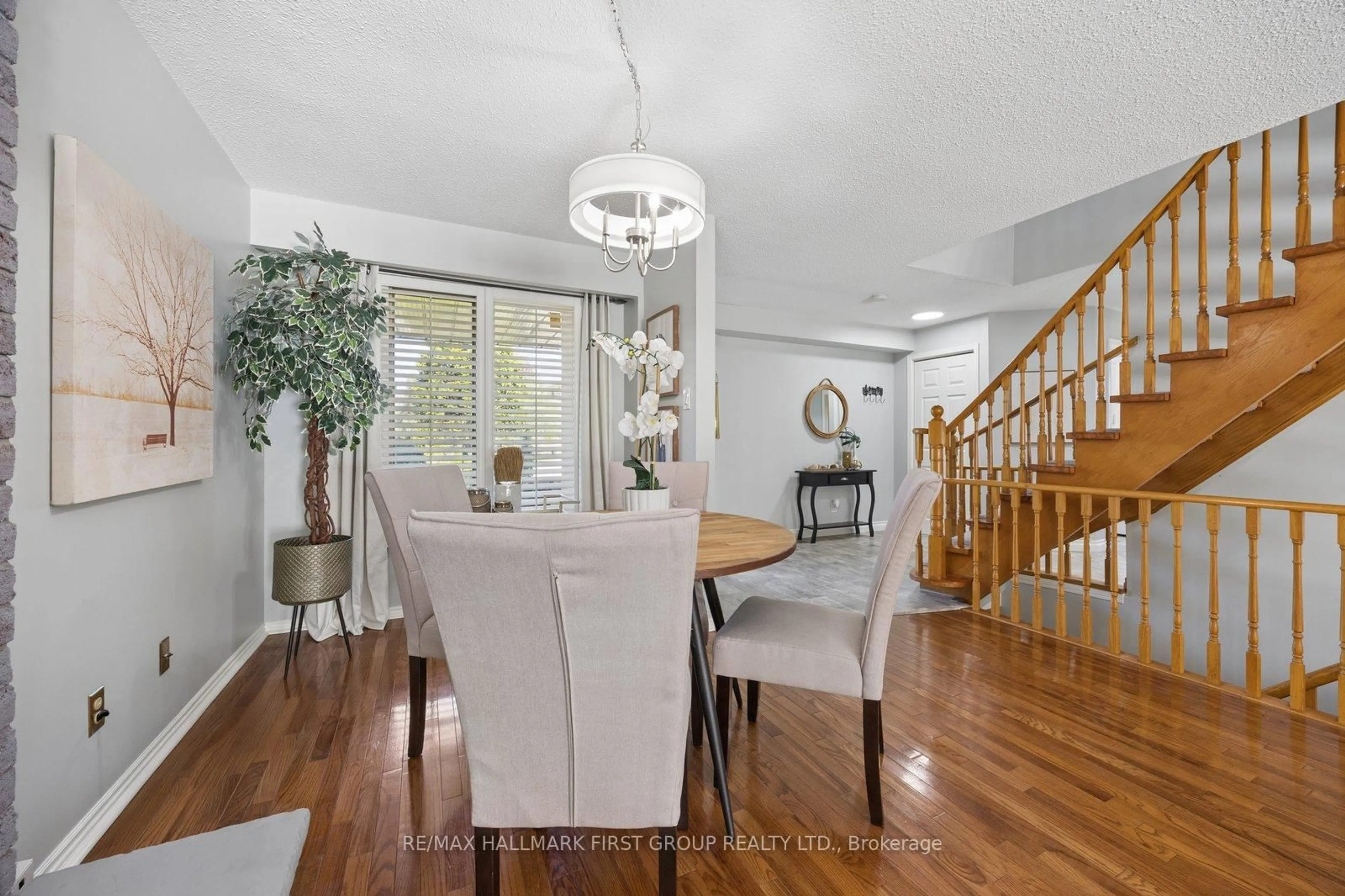 Dining room, wood/laminate floor for 28 Empson Crt, Ajax Ontario L1S 3Y3
