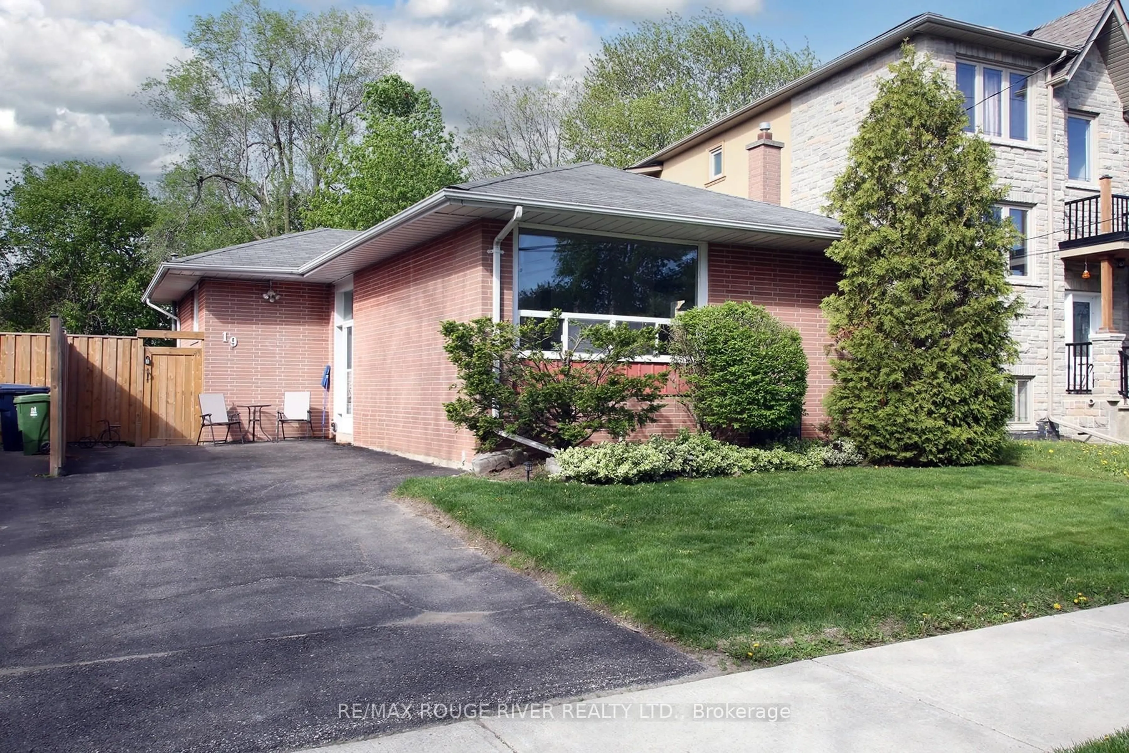 Home with brick exterior material, street for 19 Thornbeck Dr, Toronto Ontario M1G 2J7