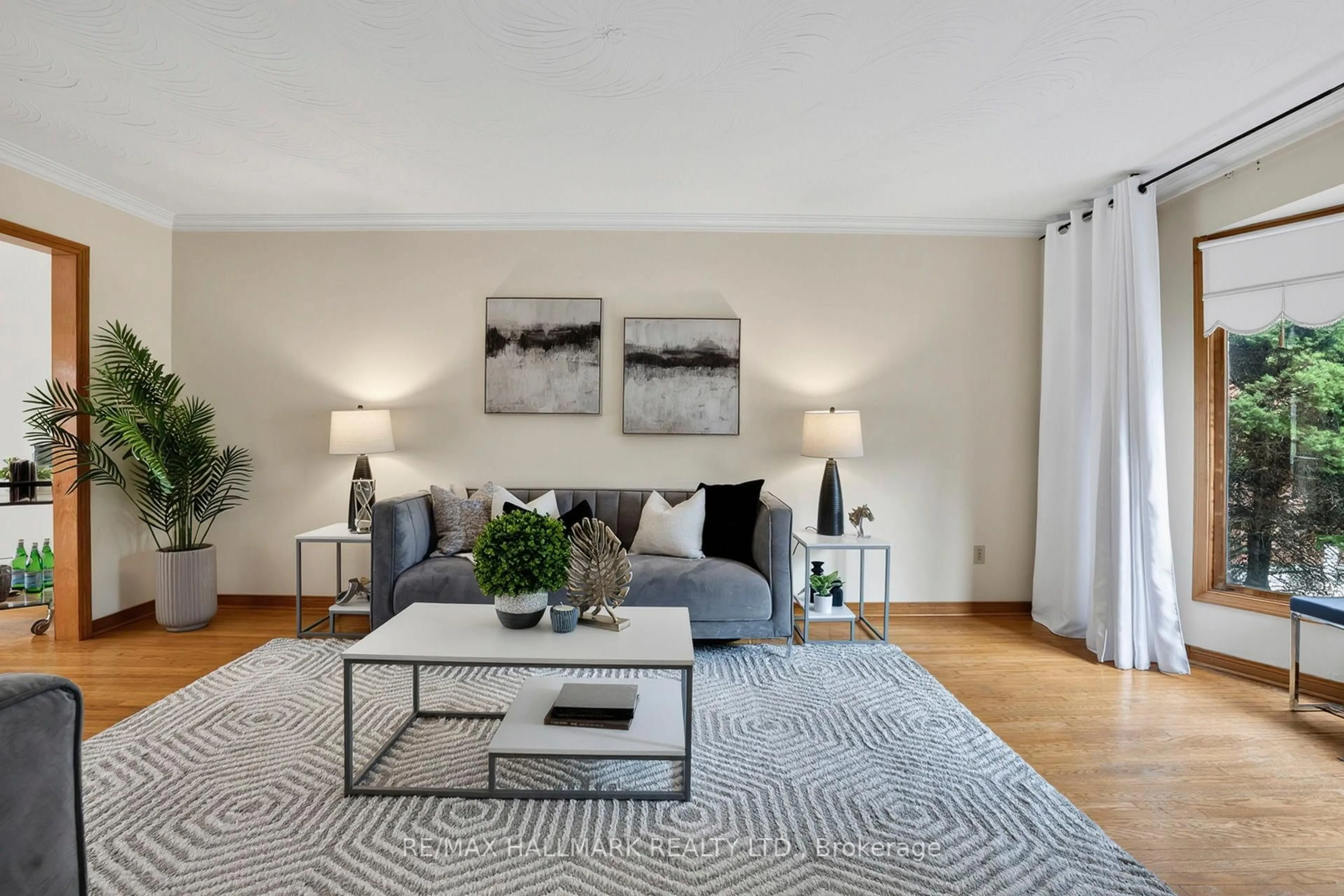 Living room with furniture, unknown for 11 Greenvale Terr, Toronto Ontario M1E 2B7