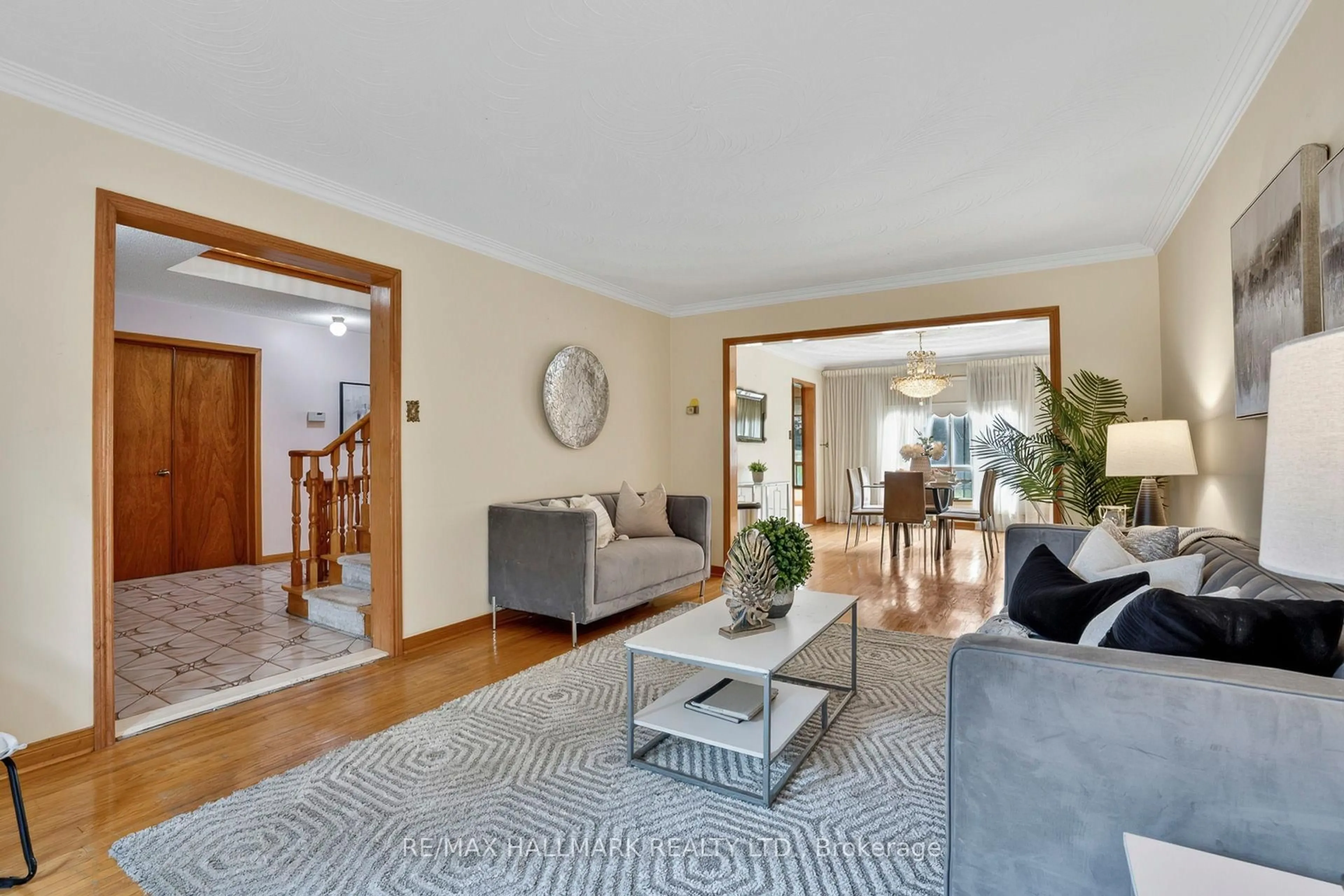 Living room with furniture, unknown for 11 Greenvale Terr, Toronto Ontario M1E 2B7