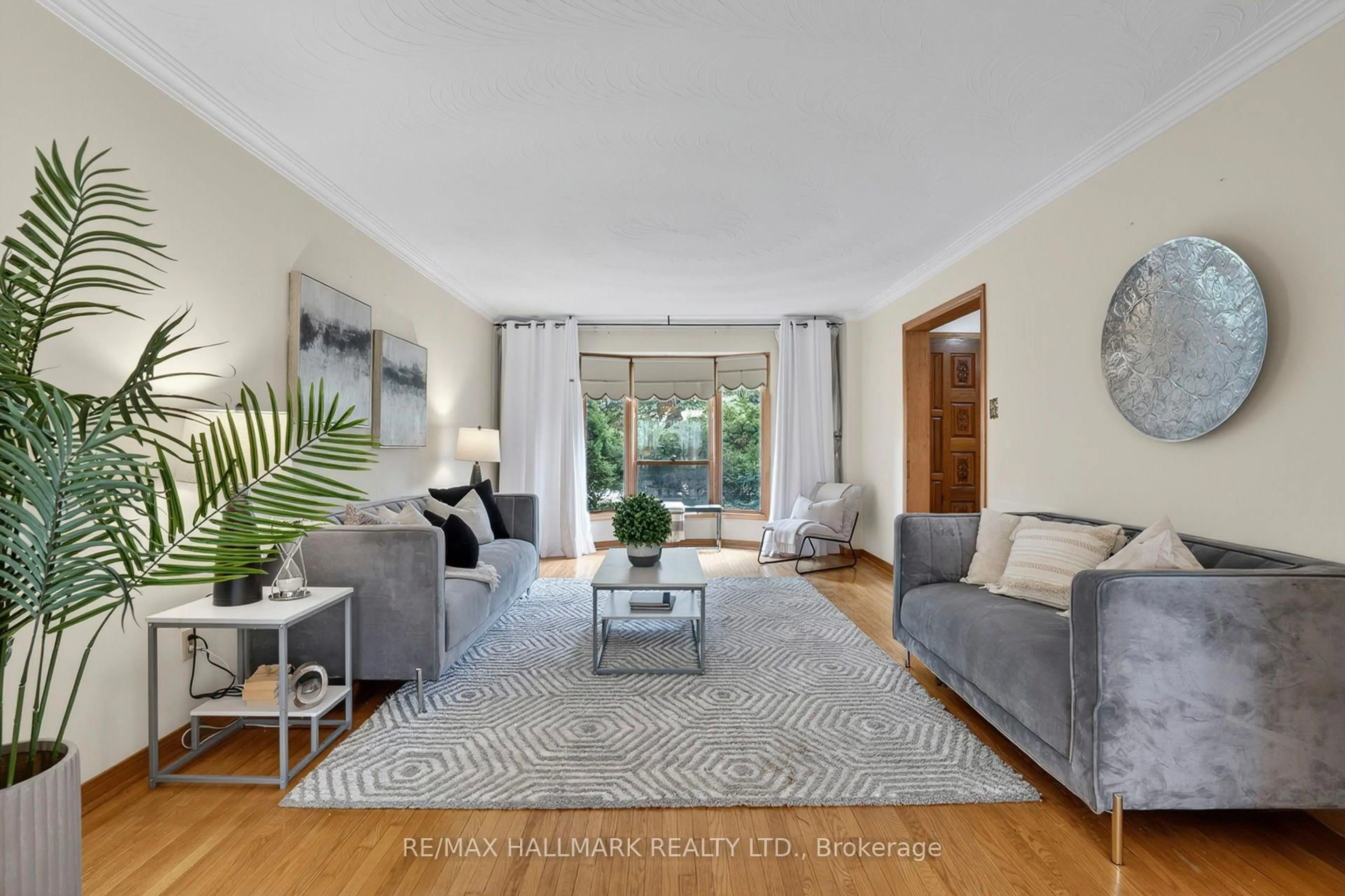 Living room with furniture, unknown for 11 Greenvale Terr, Toronto Ontario M1E 2B7