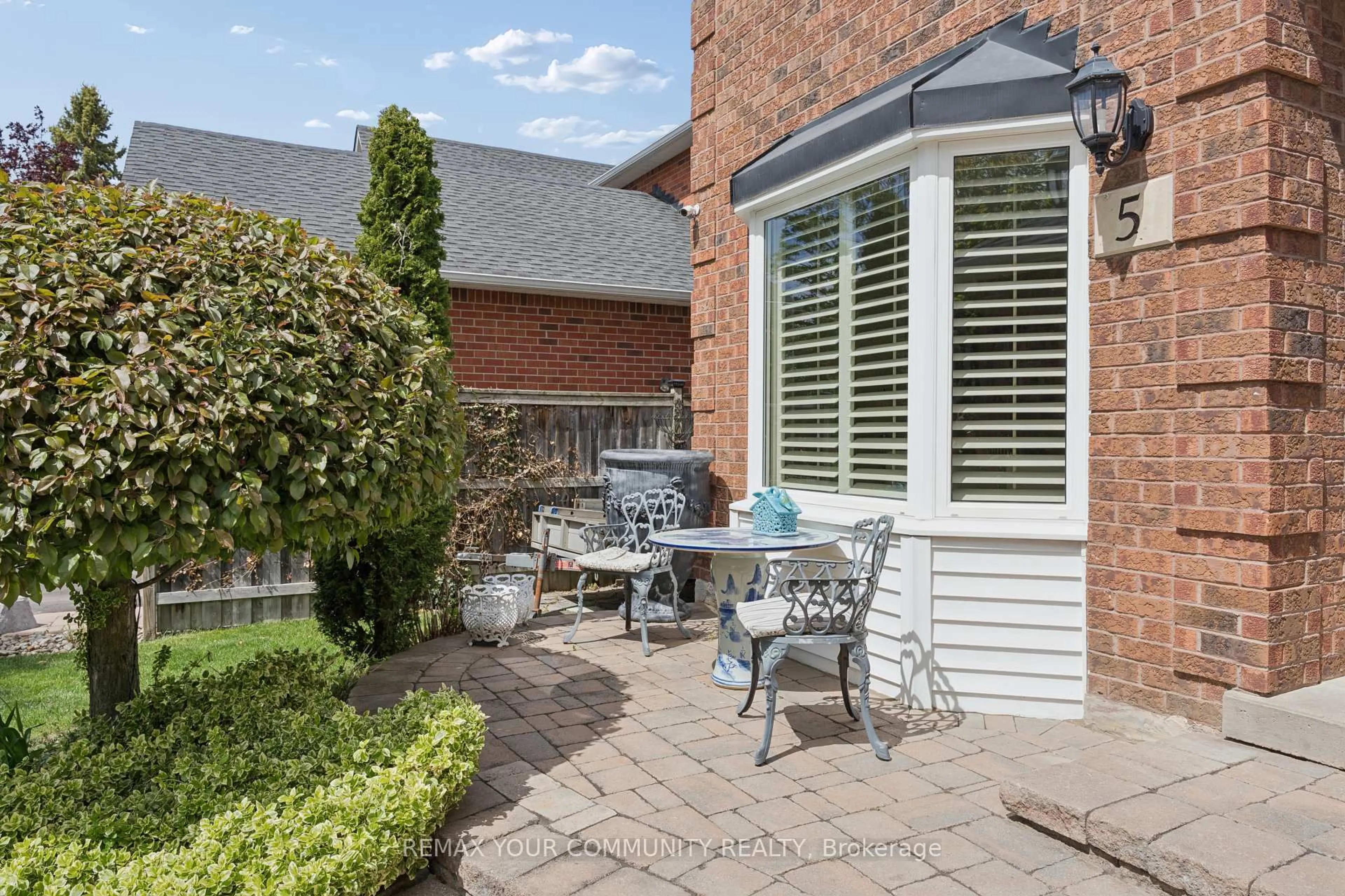 Patio, street for 5 Carriage Lane, Clarington Ontario L1E 1J9
