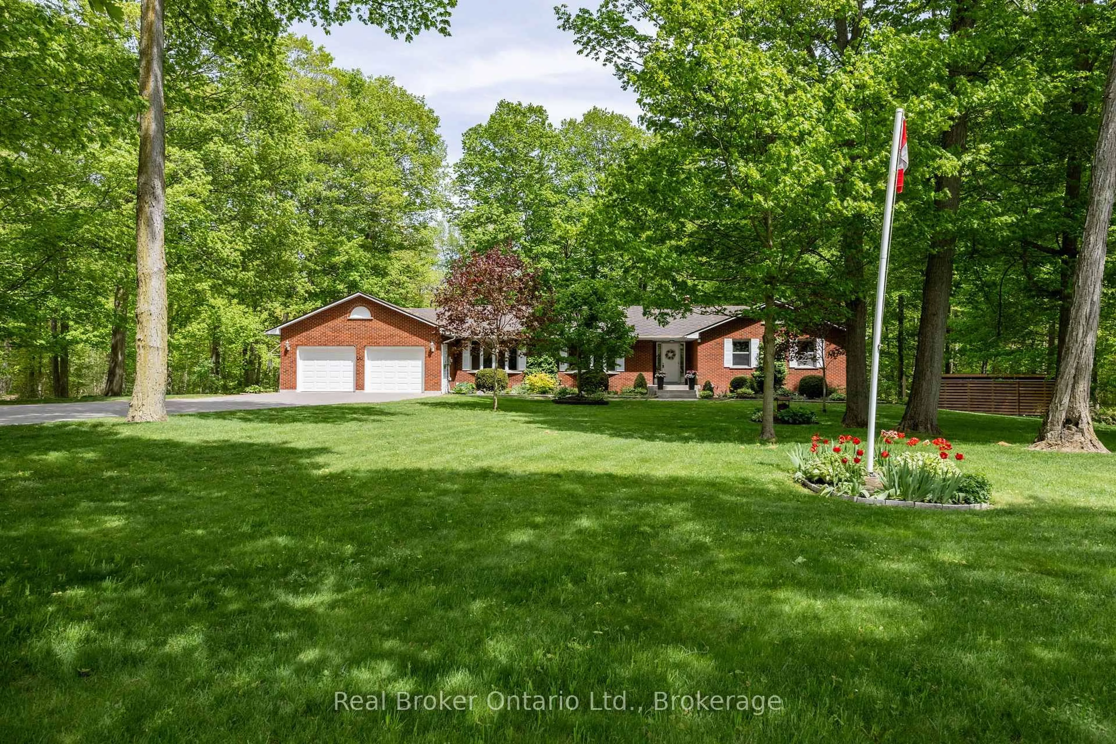 A pic from outside/outdoor area/front of a property/back of a property/a pic from drone, street for 3061 Green Rd, Clarington Ontario L1C 3K4