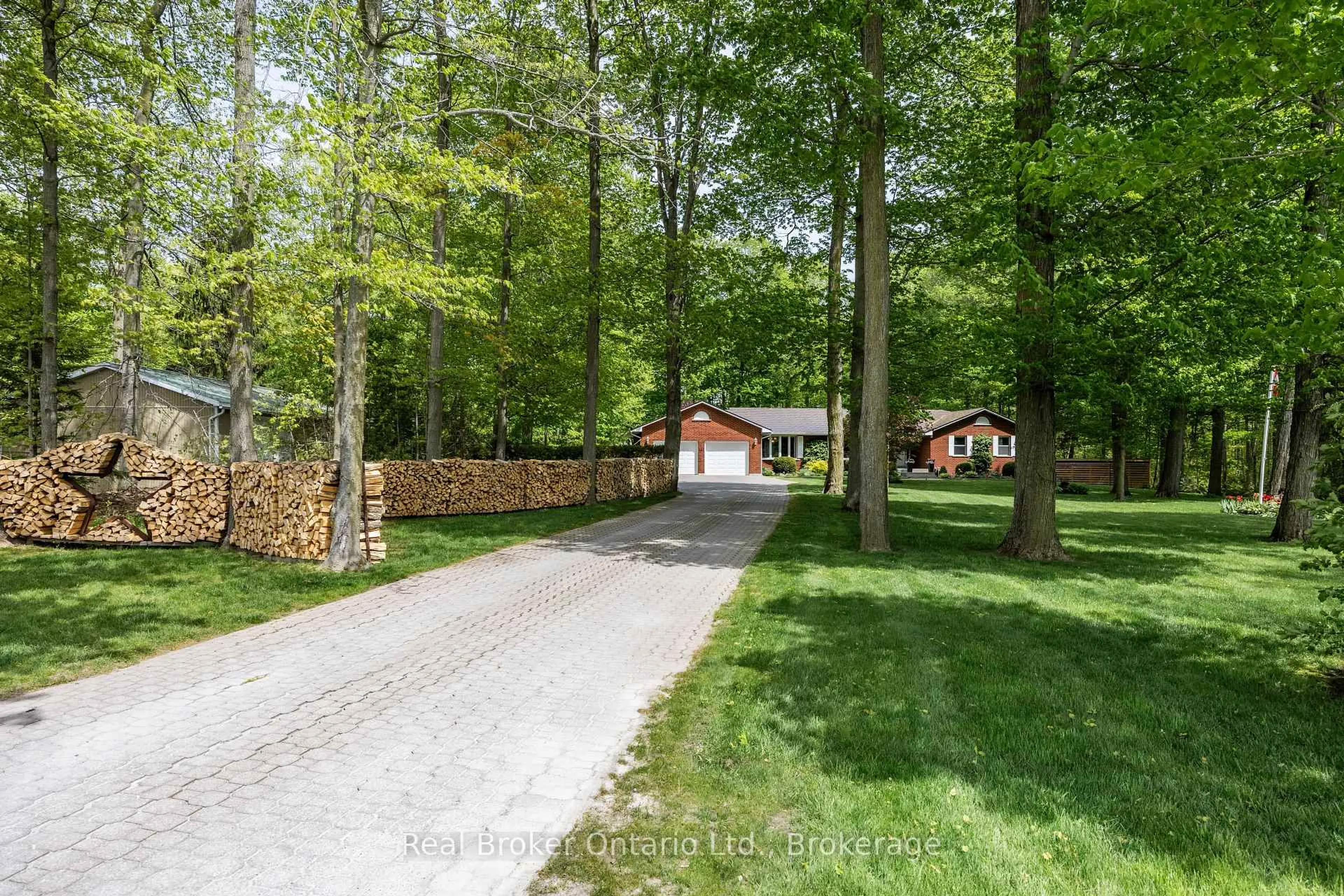 A pic from outside/outdoor area/front of a property/back of a property/a pic from drone, street for 3061 Green Rd, Clarington Ontario L1C 3K4