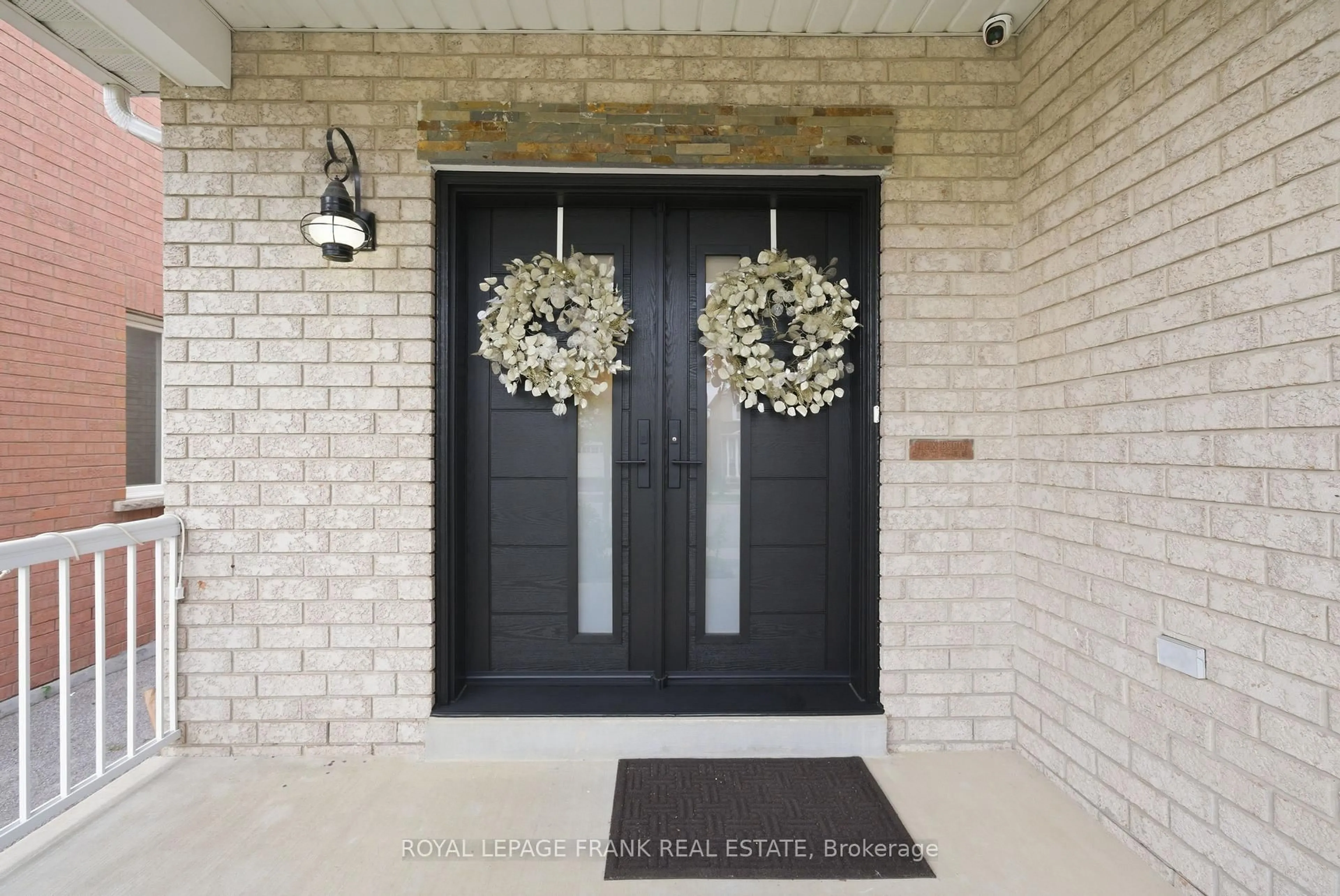 Indoor entryway for 102 Telford St, Ajax Ontario L1T 4L4