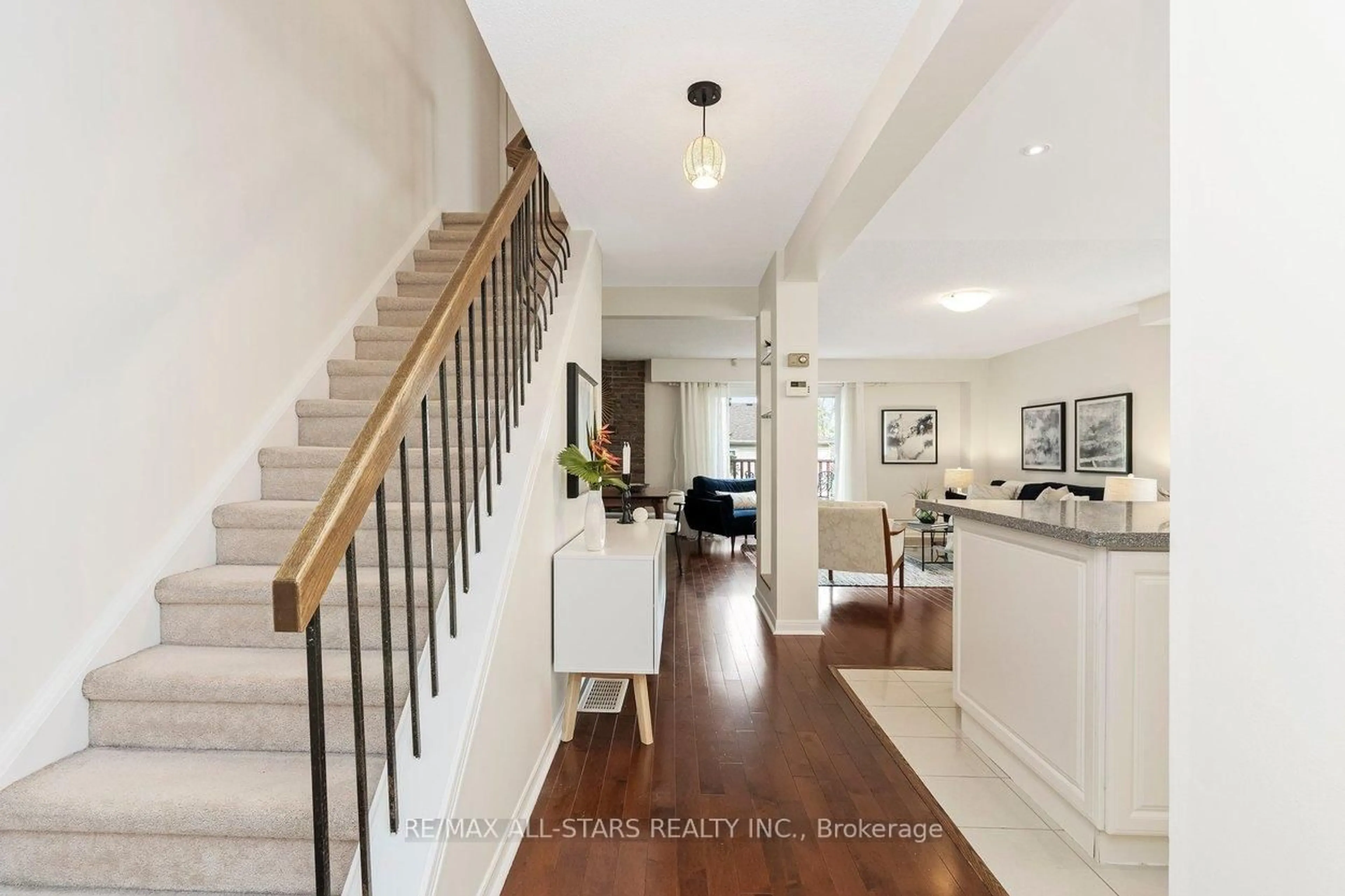 Indoor entryway for 15 Montezuma Tr, Toronto Ontario M1V 1K4