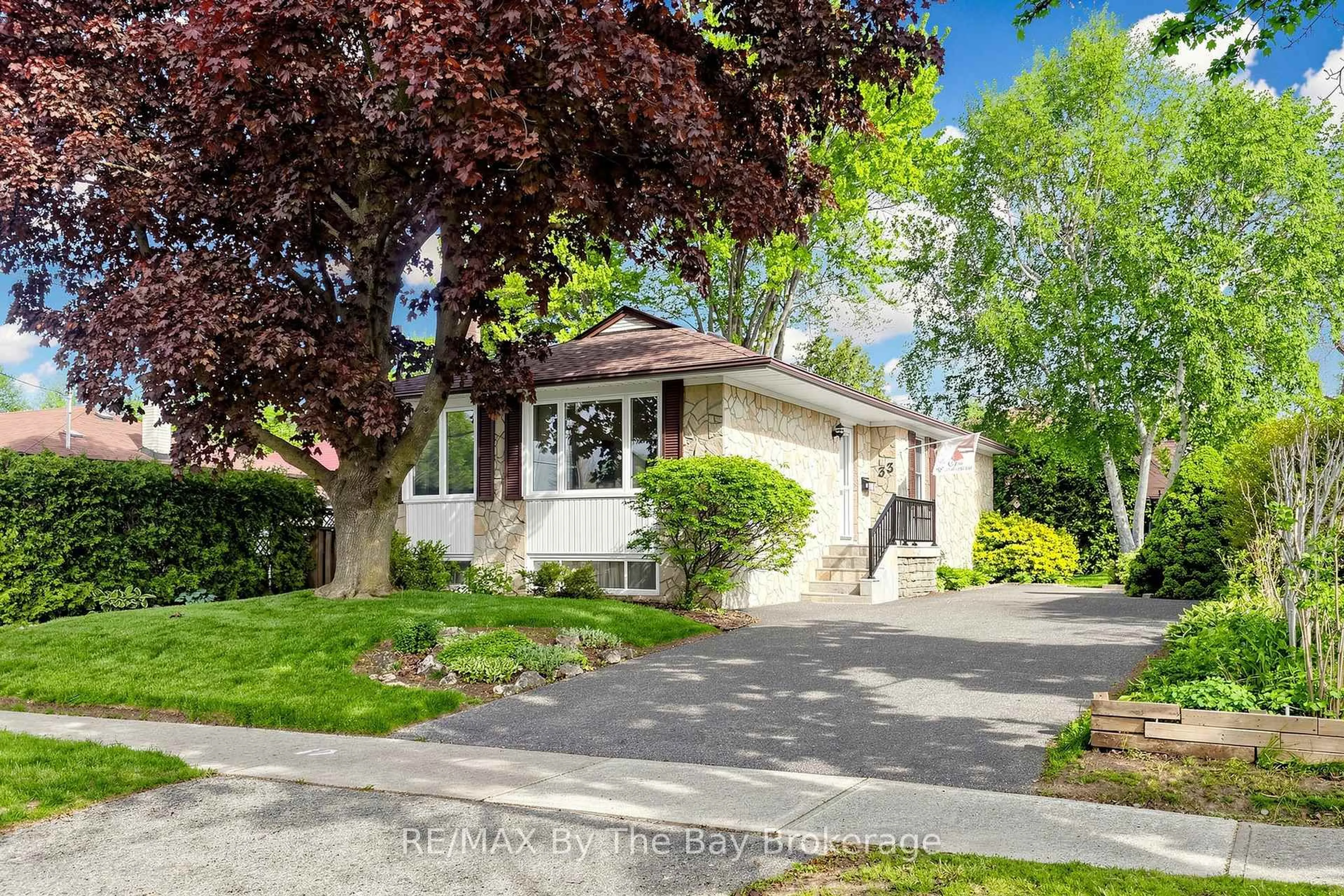 Unknown for 33 Ada Cres, Toronto Ontario M1P 4A9