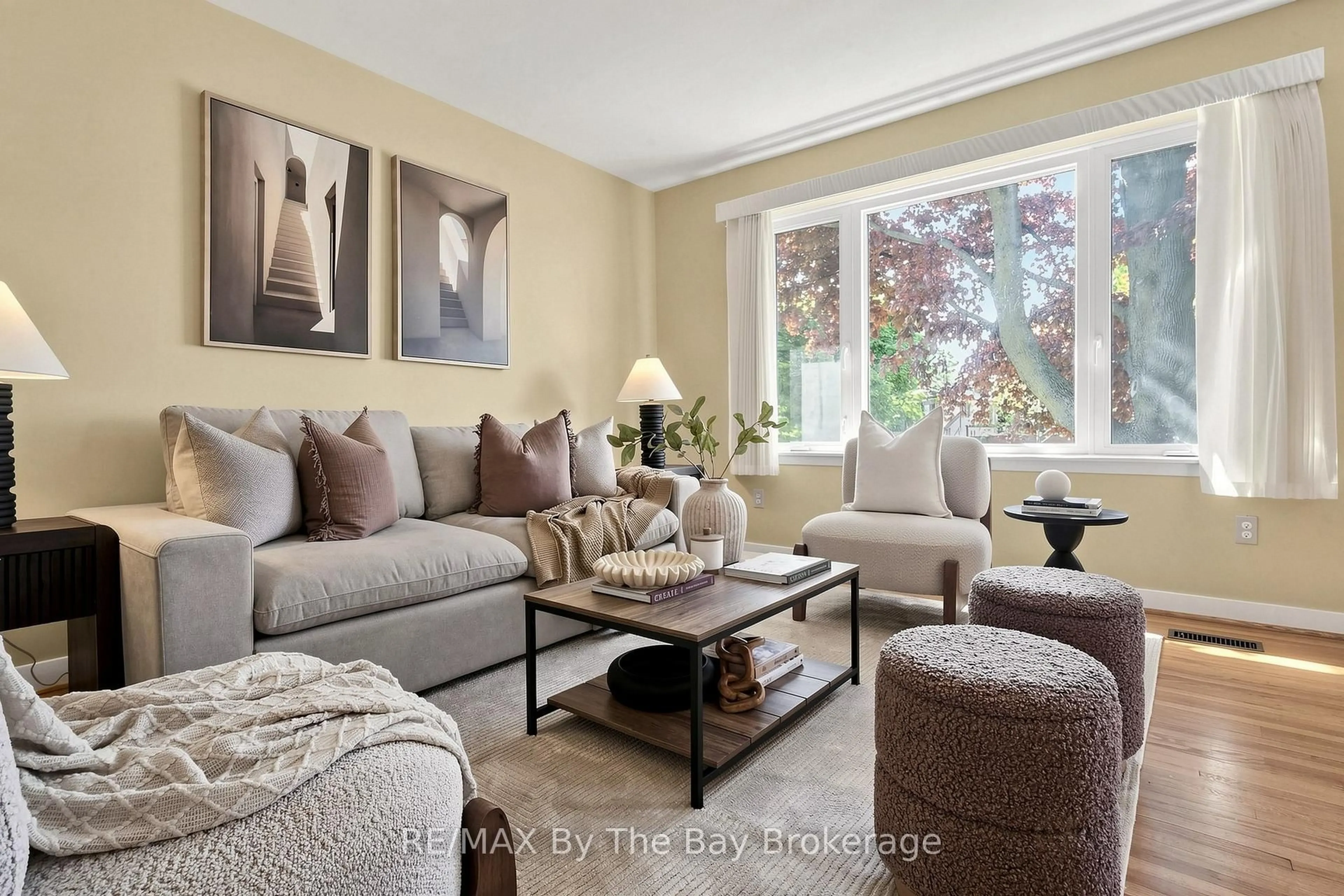 Living room with furniture, unknown for 33 Ada Cres, Toronto Ontario M1P 4A9