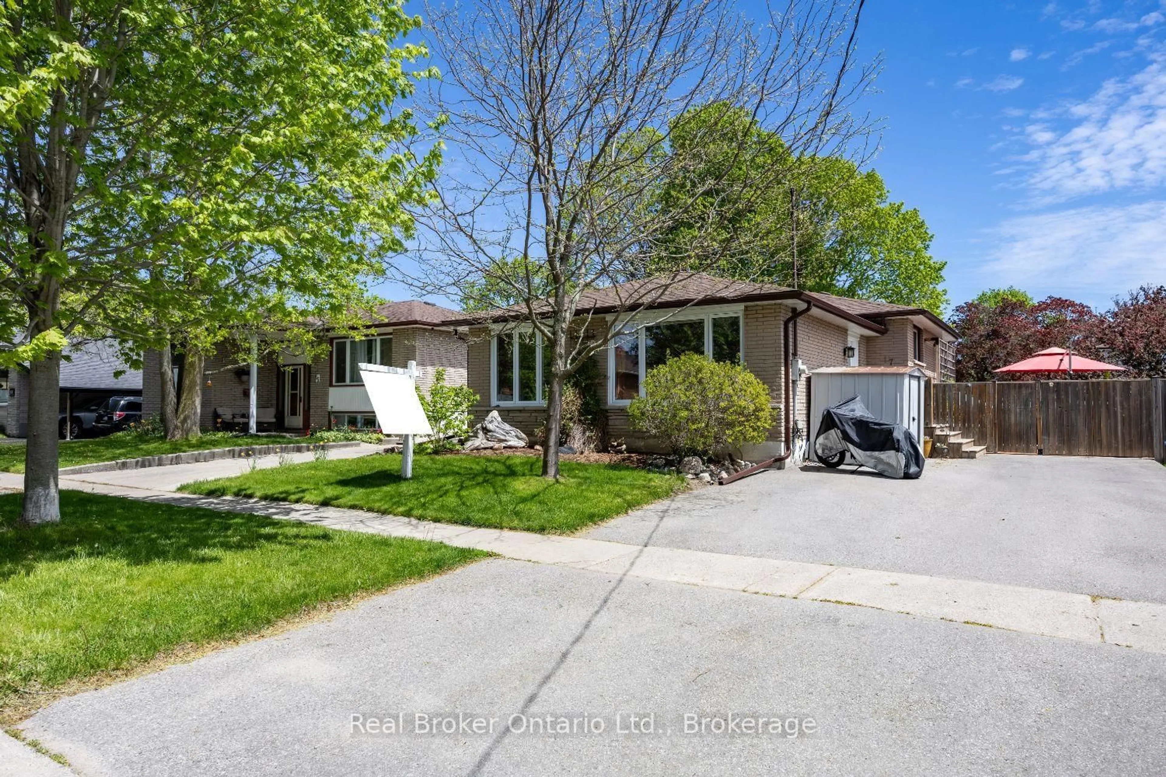 Unknown for 17 Strike Ave, Clarington Ontario L1C 1K2