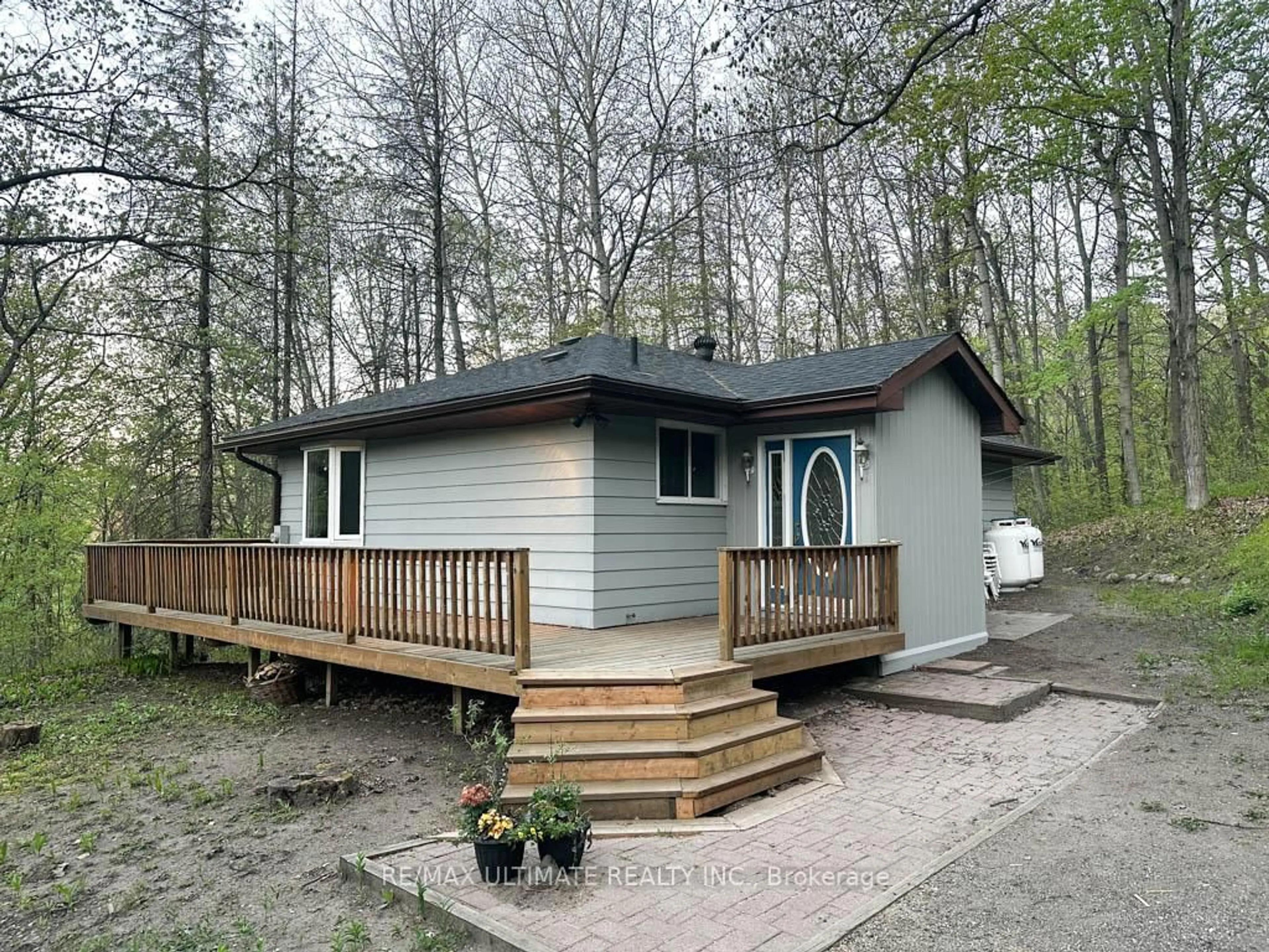 Home with vinyl exterior material, unknown for 63 Sumac Lane, Scugog Ontario L9L 2C3