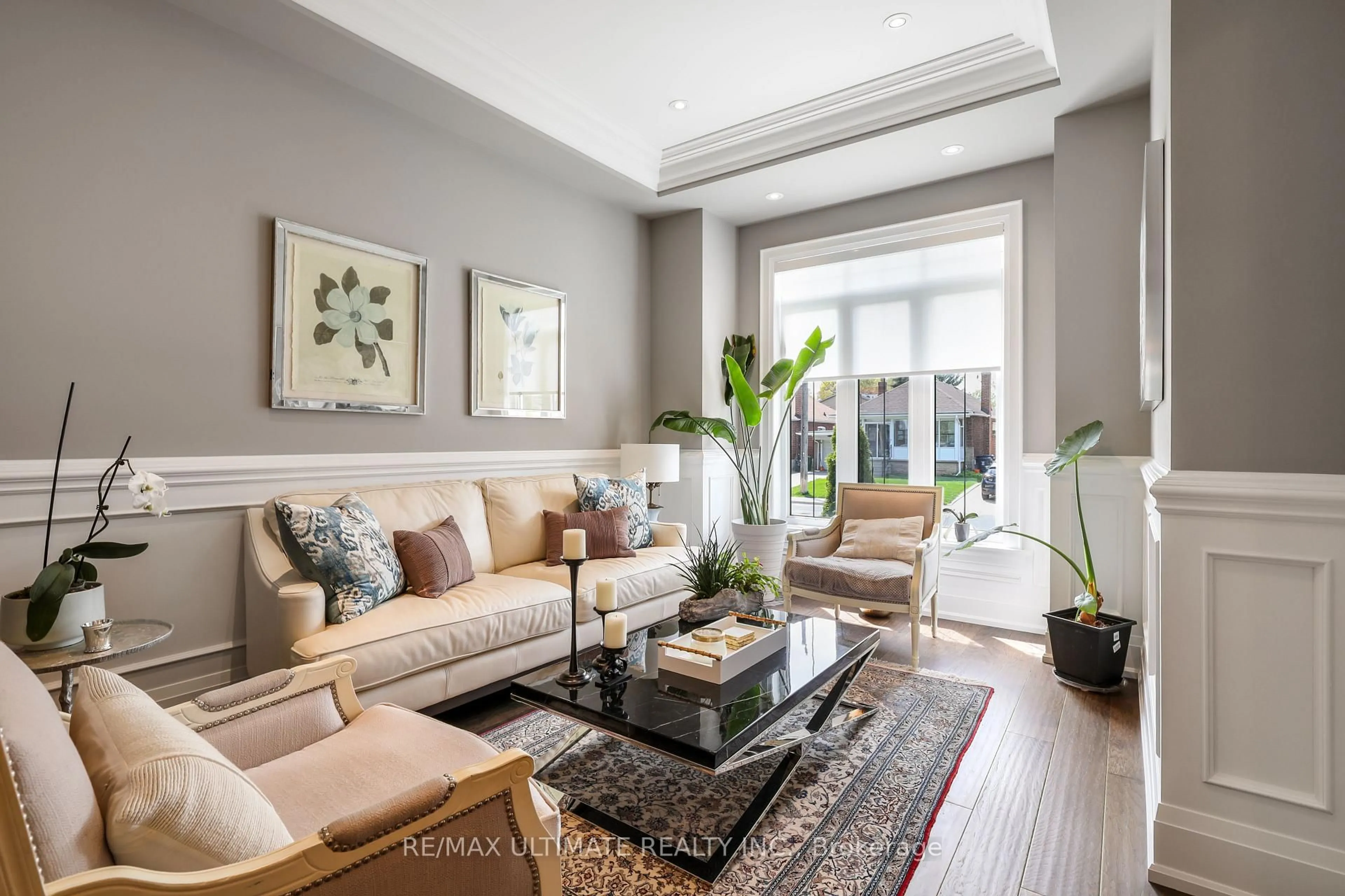 Living room with furniture, unknown for 31 Presteign Ave, Toronto Ontario M4B 3A9