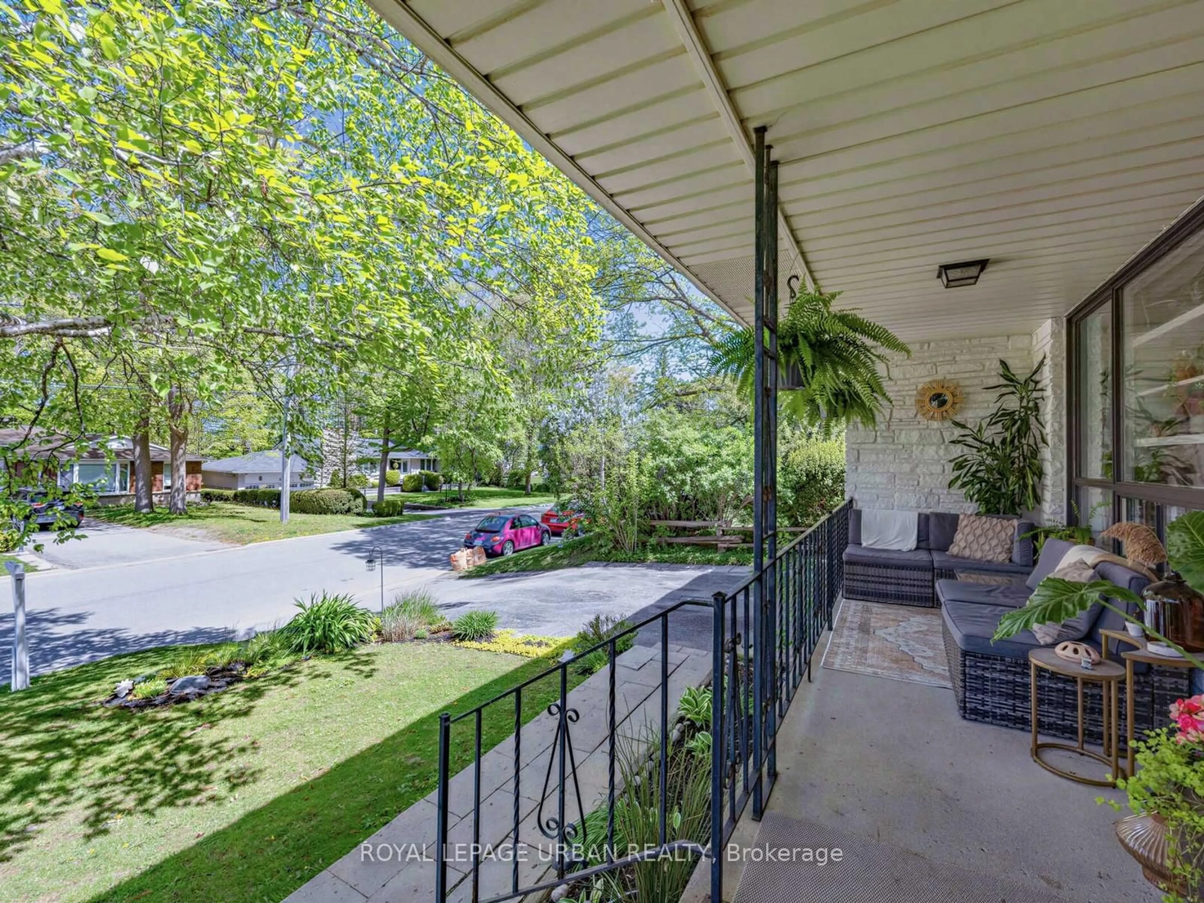 Patio, street for 95 Oakridge Dr, Toronto Ontario M1M 2A6
