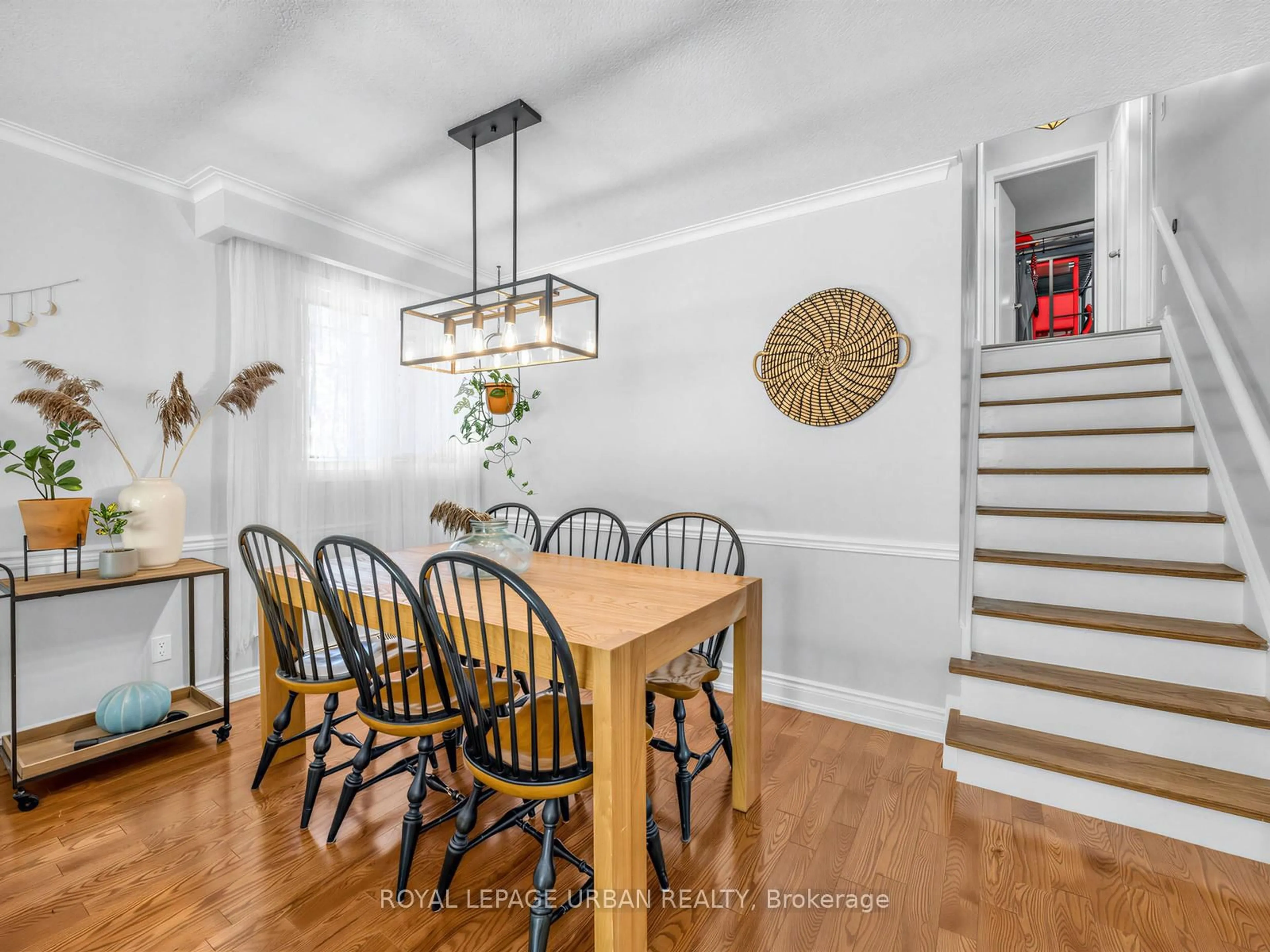 Dining room, wood/laminate floor for 95 Oakridge Dr, Toronto Ontario M1M 2A6