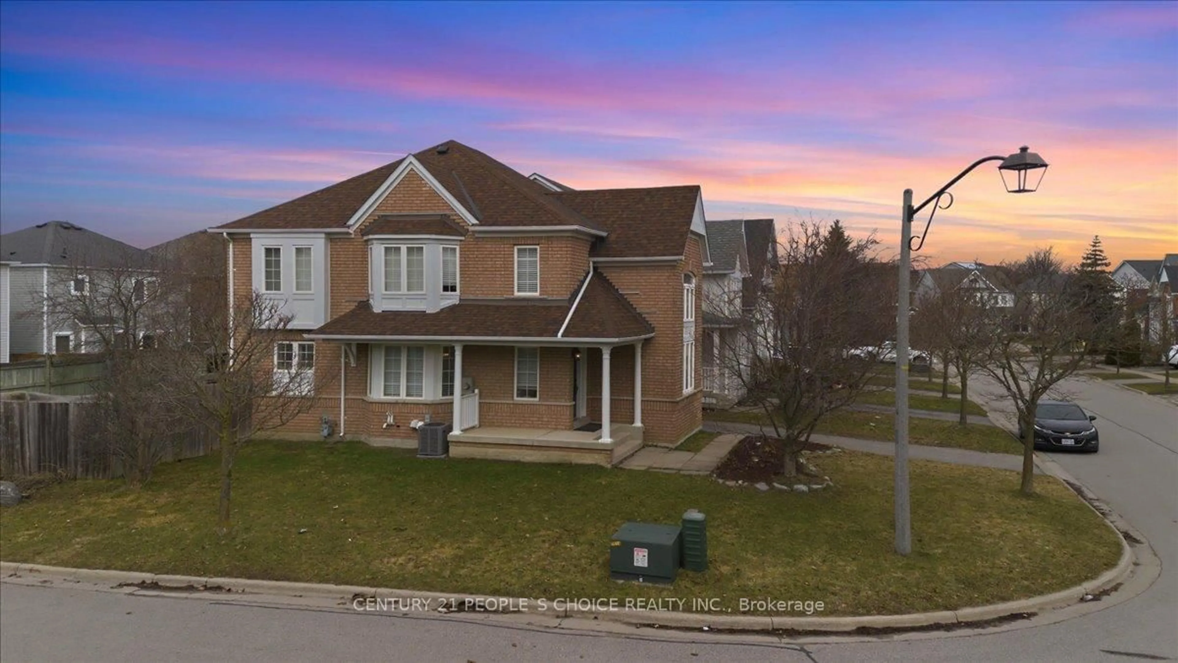 A pic from outside/outdoor area/front of a property/back of a property/a pic from drone, street for 1456 Lyncroft Cres, Oshawa Ontario L1K 2P4