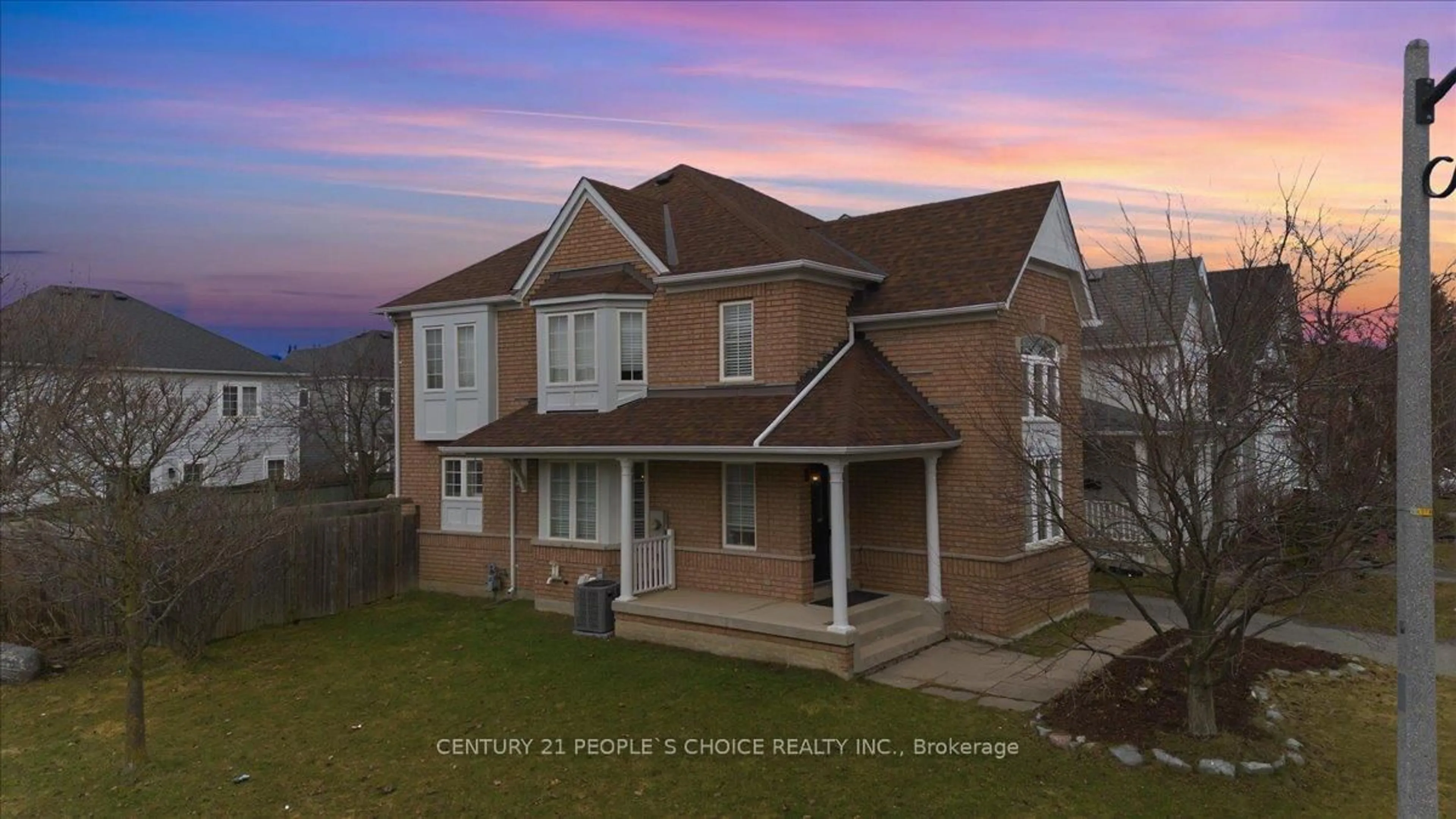 A pic from outside/outdoor area/front of a property/back of a property/a pic from drone, street for 1456 Lyncroft Cres, Oshawa Ontario L1K 2P4